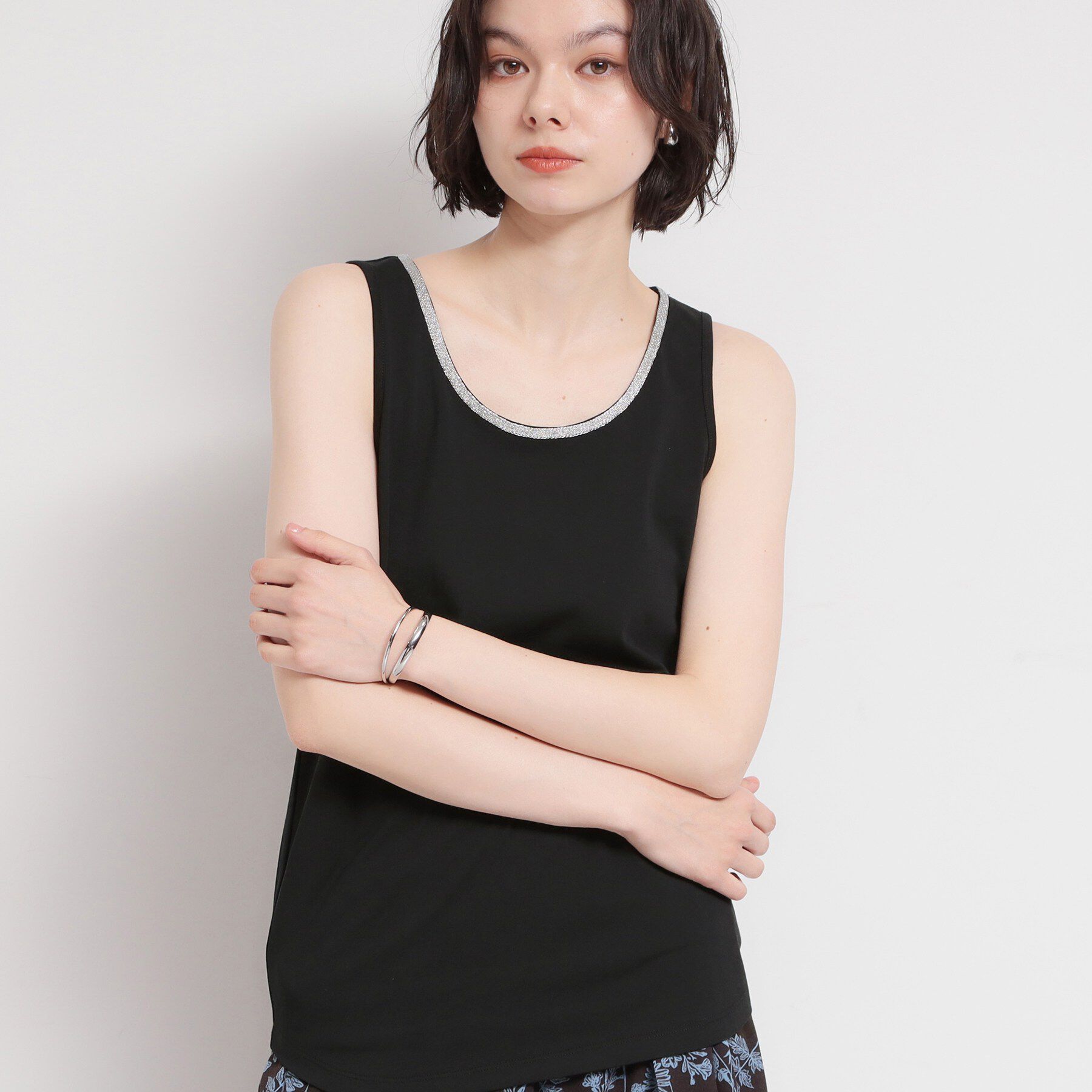 THE SHOP TK「【ひんやり】顔周りがぱっと華やぐ きらり艶めくタンクトップ」|キャミソール|ブラック(019)