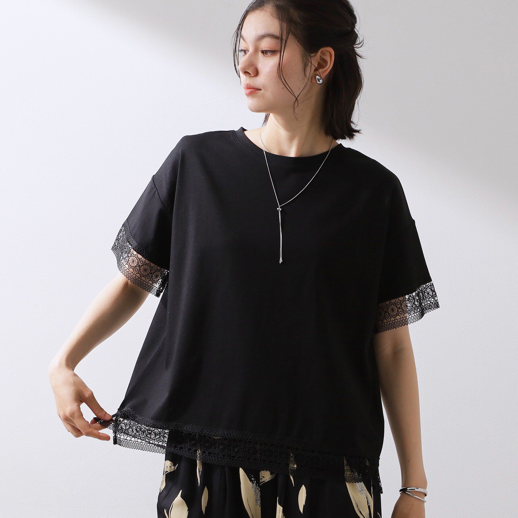 THE SHOP TK「【インせず着られる】モチーフレース切替Tシャツ」|Tシャツ・カットソー|ブラック(019)