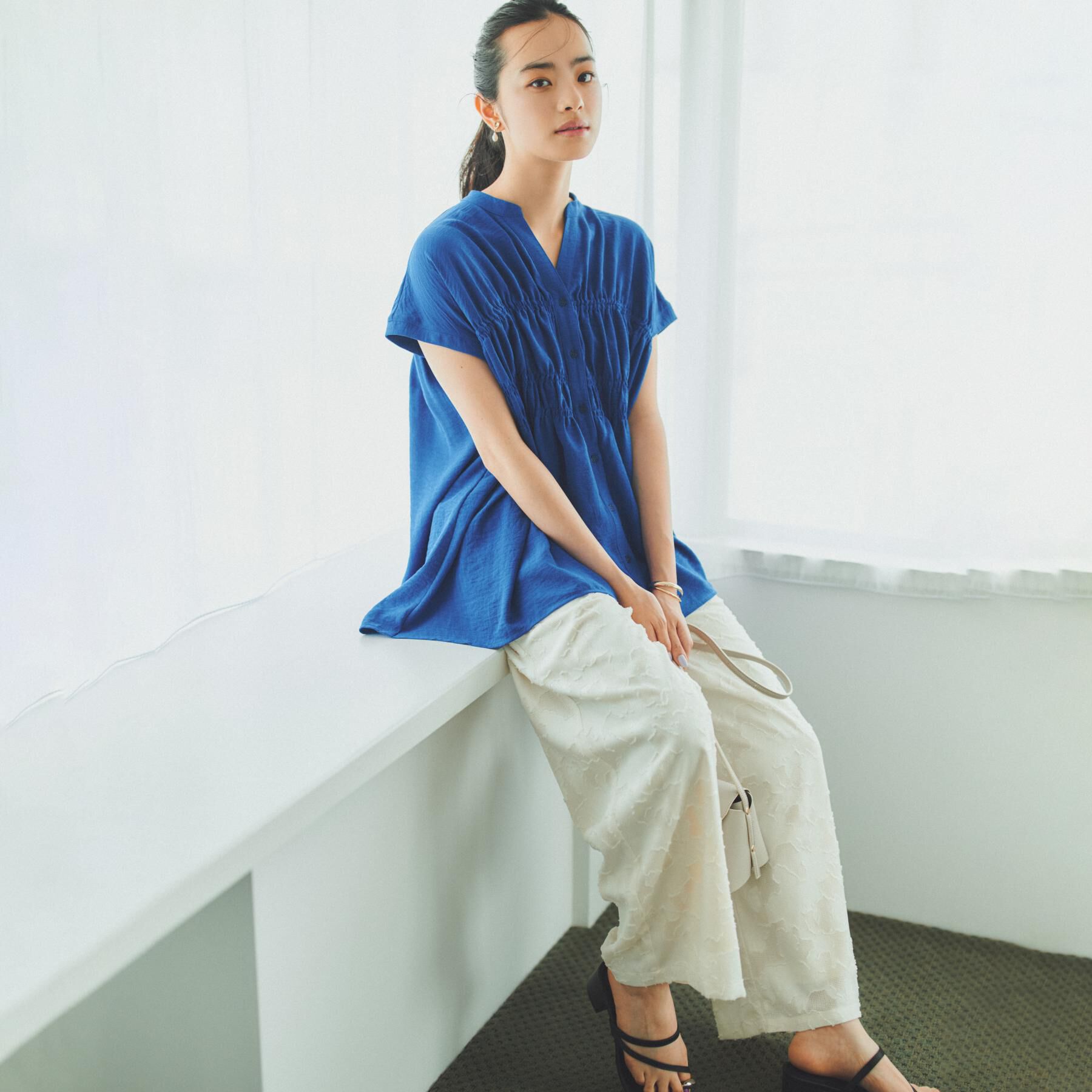 THE SHOP TK「【夏に嬉しい多機能/体型カバー】ひんやりさらさら シャーリングブラウス」|シャツ・ブラウス|