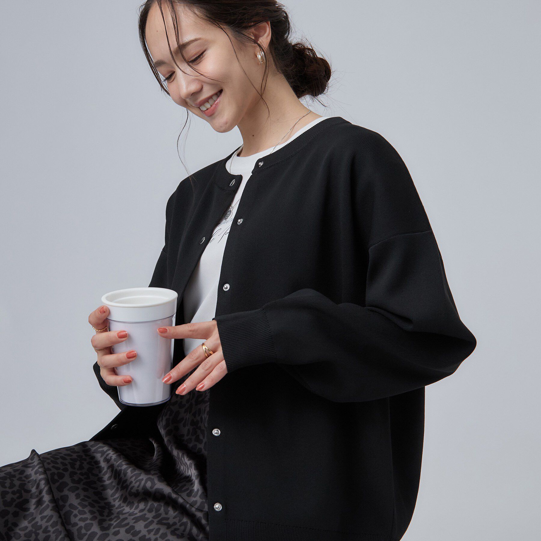 SHOO･LA･RUE「【セットアップ可/洗濯機可】軽やかに羽織れる スポンディッシュ ニットカーディガン」|カーディガン|ブラック(019)