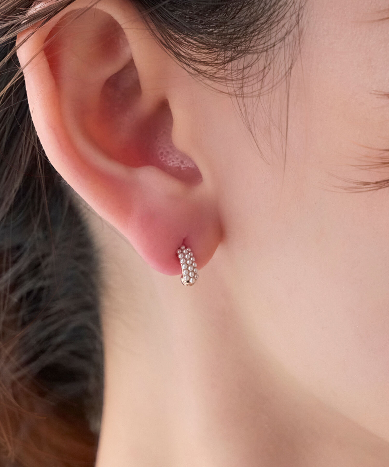 Phoebe「【痛くないシリーズ】グレインパールフープライトフィットイヤリング　シャンパンゴールド」|イヤリング|シャンパンゴールド