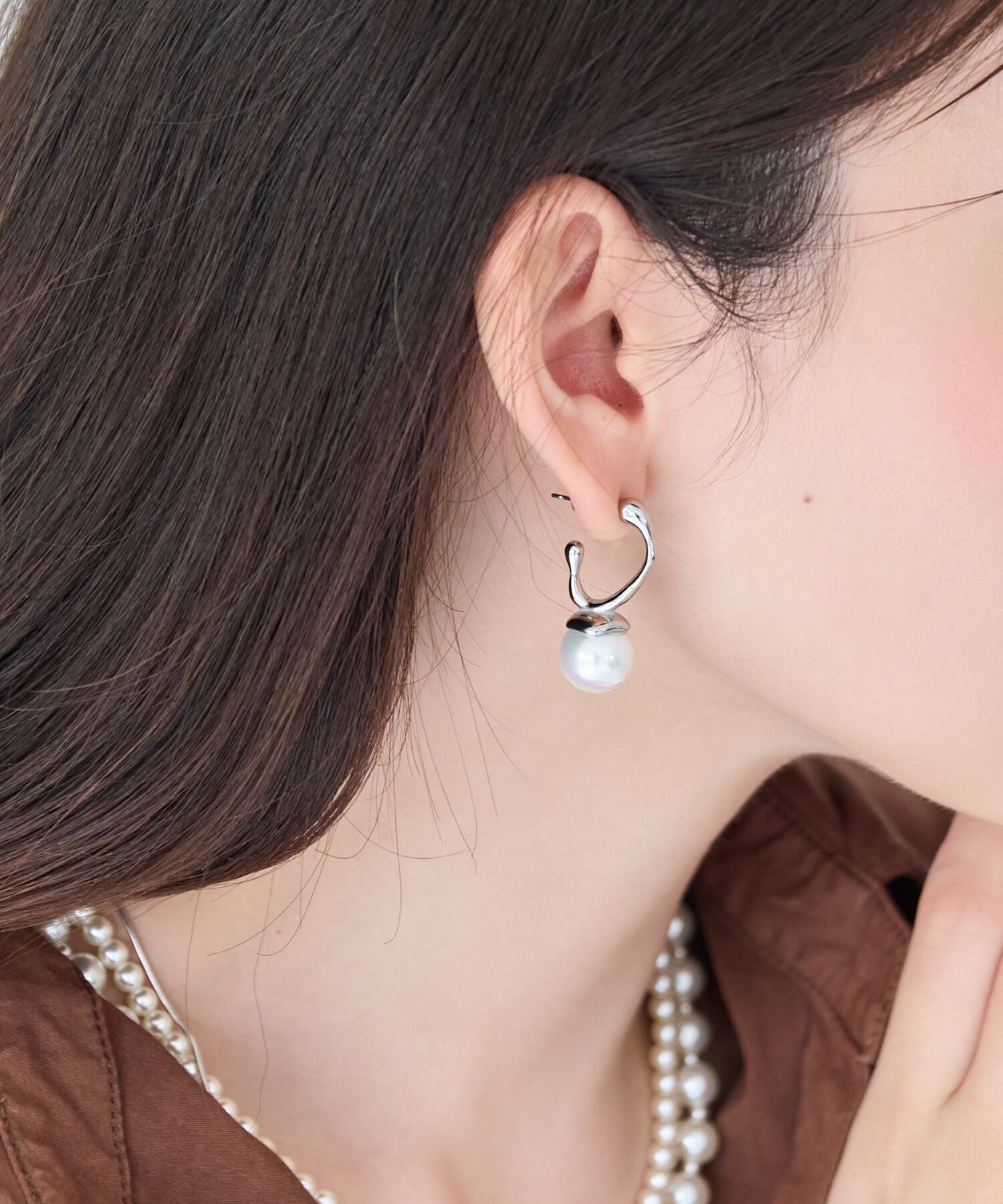 Phoebe「≪雑誌掲載≫【金属アレルギー対応】リップルパールフープピアス　シルバー/ステンレス」|ピアス|