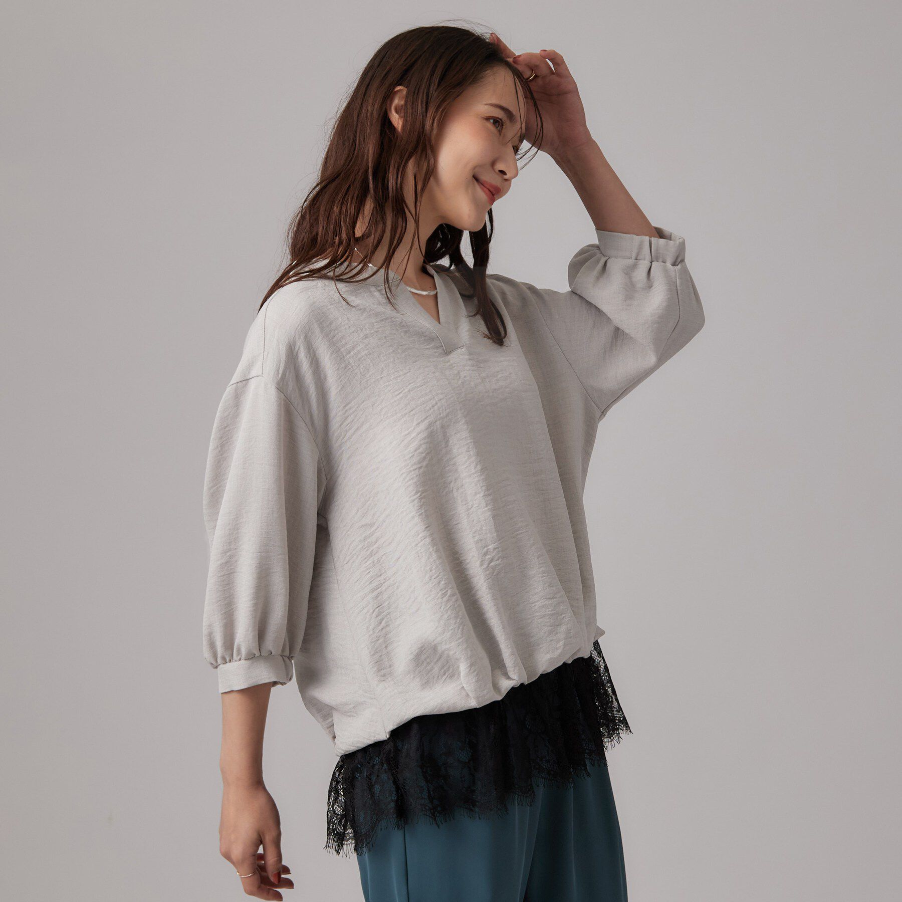 SHOO･LA･RUE「【S-LL】裾レースで女性らしさをプラス レイヤード風 タックスキッパーブラウス」|シャツ・ブラウス|