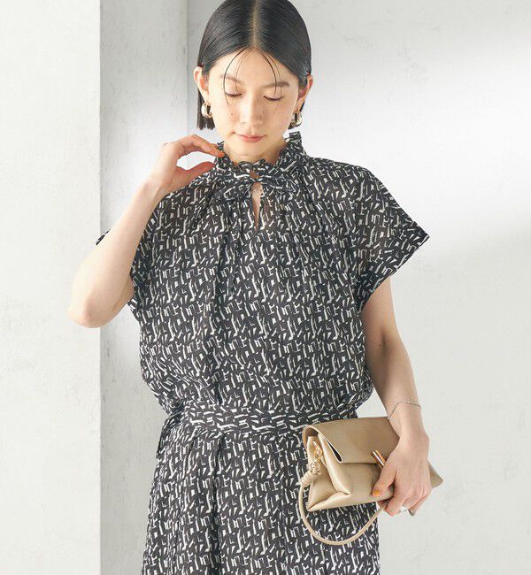 SHIPS for women「〈手洗い可能〉サッカー プリント フリル ネック 半袖 ブラウス」|シャツ・ブラウス|