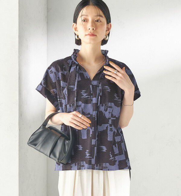 SHIPS for women「〈手洗い可能〉サッカー プリント フリル ネック 半袖 ブラウス」|シャツ・ブラウス|