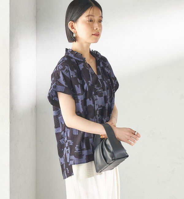 SHIPS for women「〈手洗い可能〉サッカー プリント フリル ネック 半袖 ブラウス」|シャツ・ブラウス|