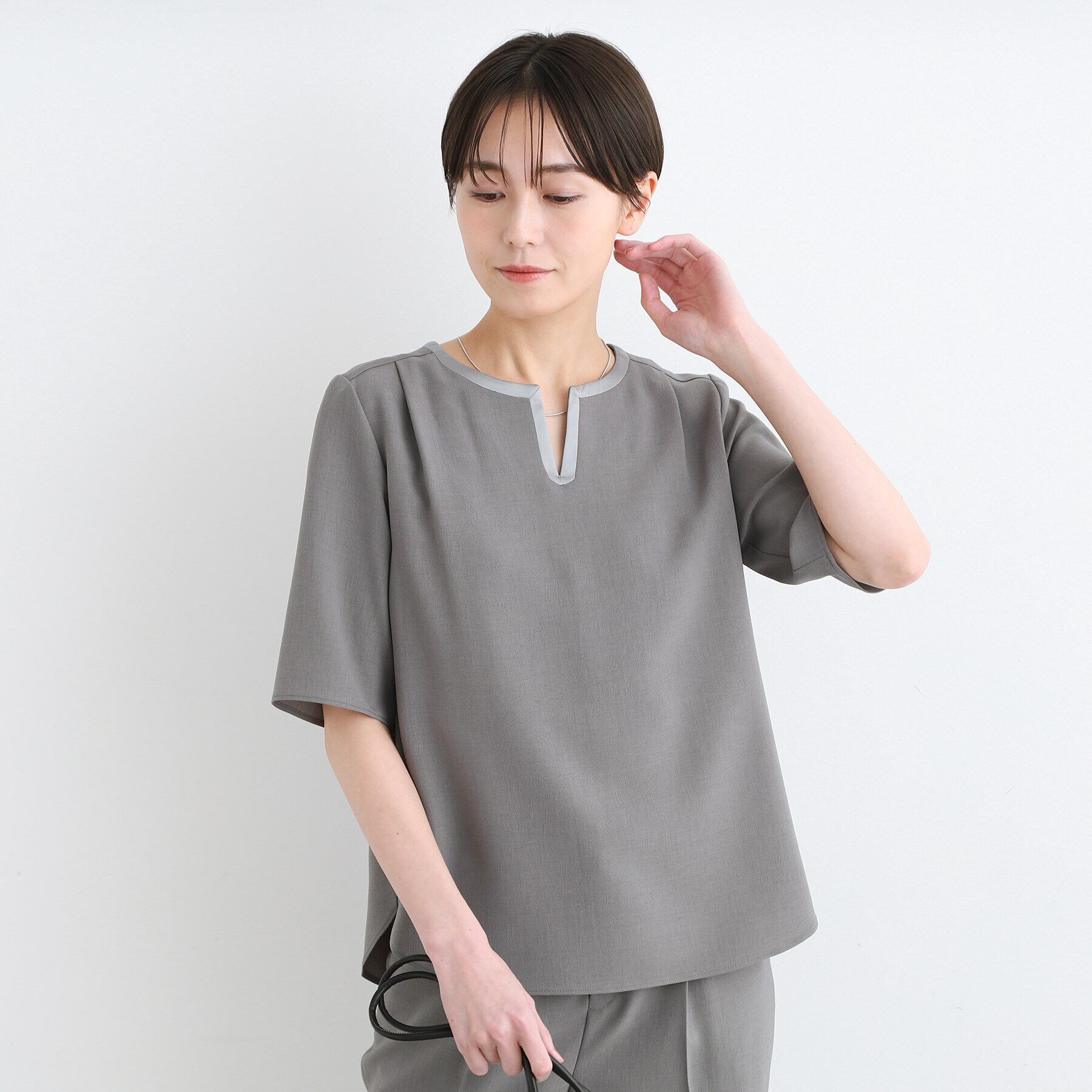 INDIVI「【洗える／UVケア／SETUP可能】ウール調キーネックブラウス」|シャツ・ブラウス|