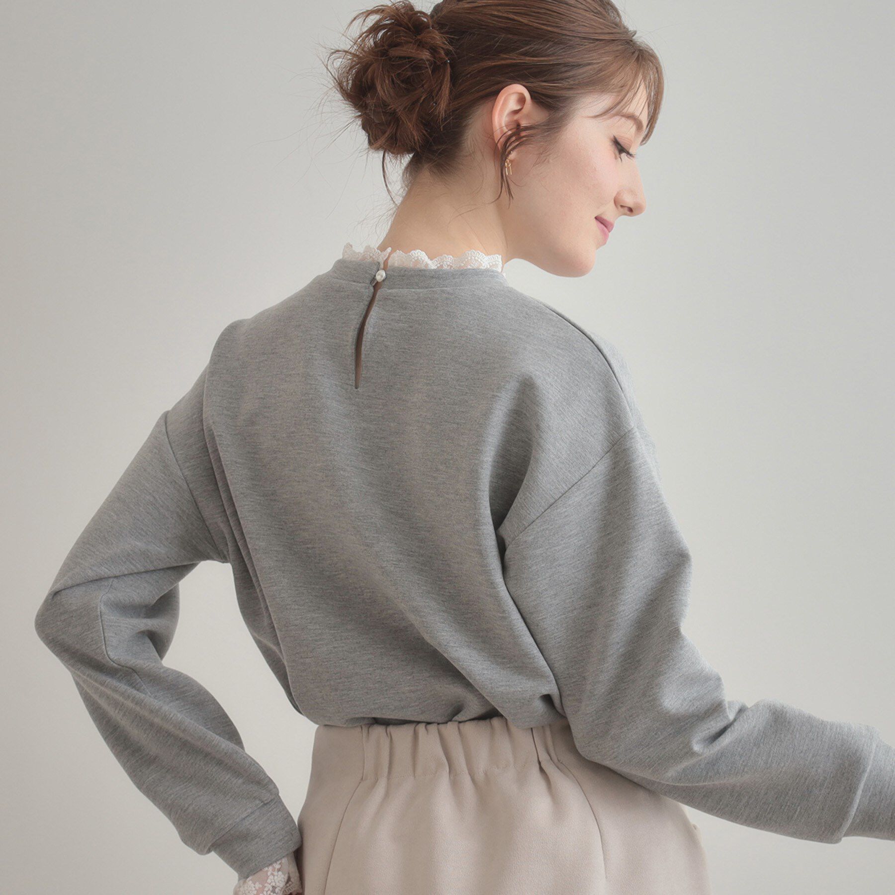 Couture broach「【大人可愛い・きれいめ】フリルデザインダンボールプルオーバー」|Tシャツ・カットソー|