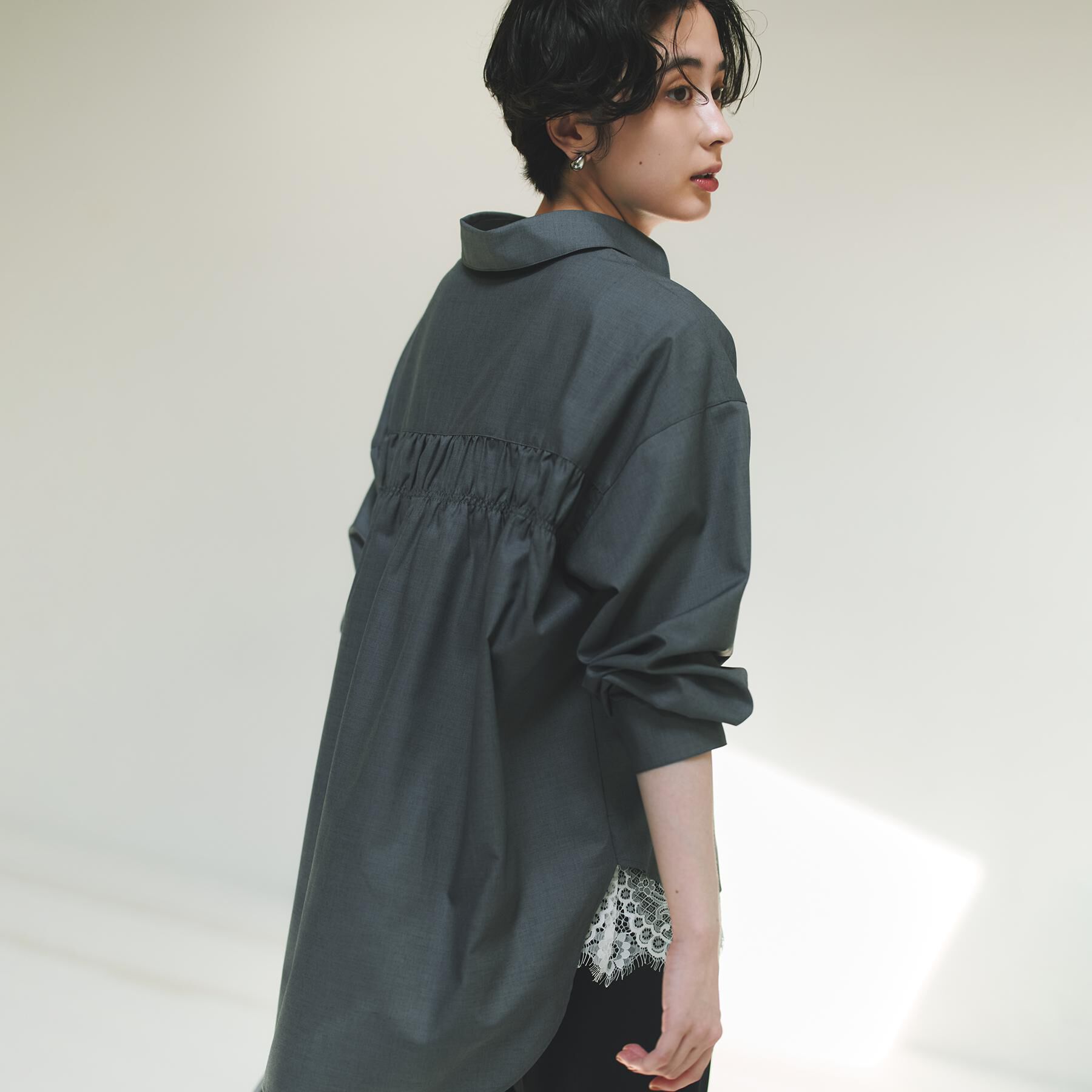 THE SHOP TK「後ろ姿も着映える バックシャーリングシャツ」|シャツ・ブラウス|