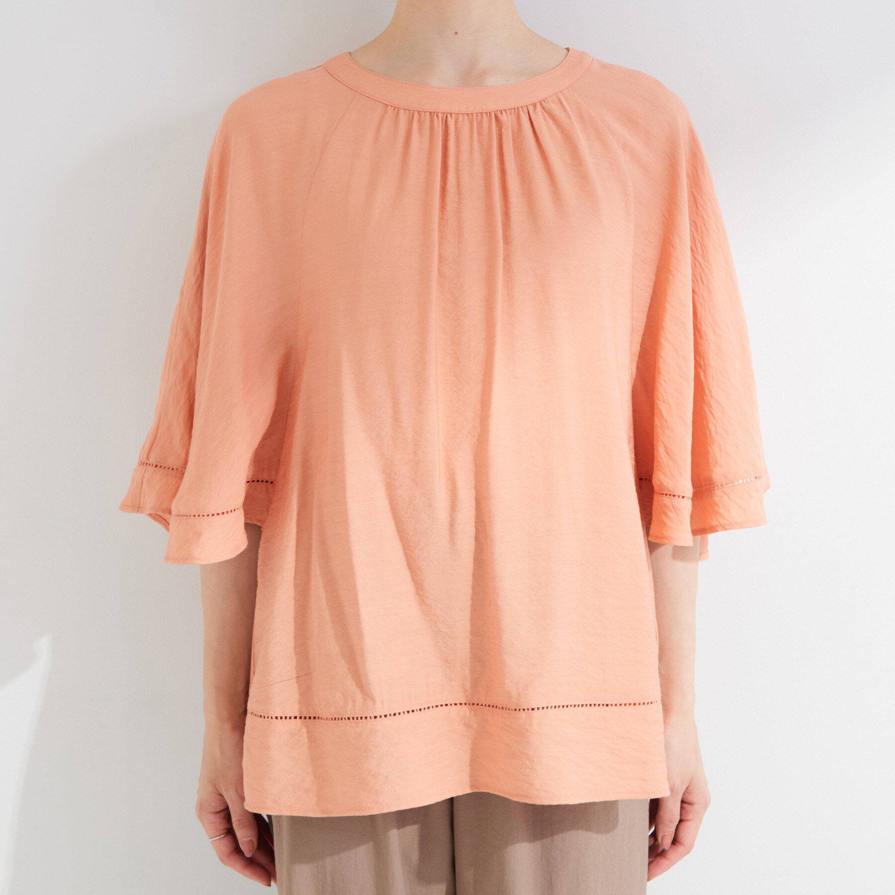 SHOO･LA･RUE「【ひんやり/S-LL/体型カバー】はしごレースが涼し気な スラブポンチョ風ブラウス」|シャツ・ブラウス|