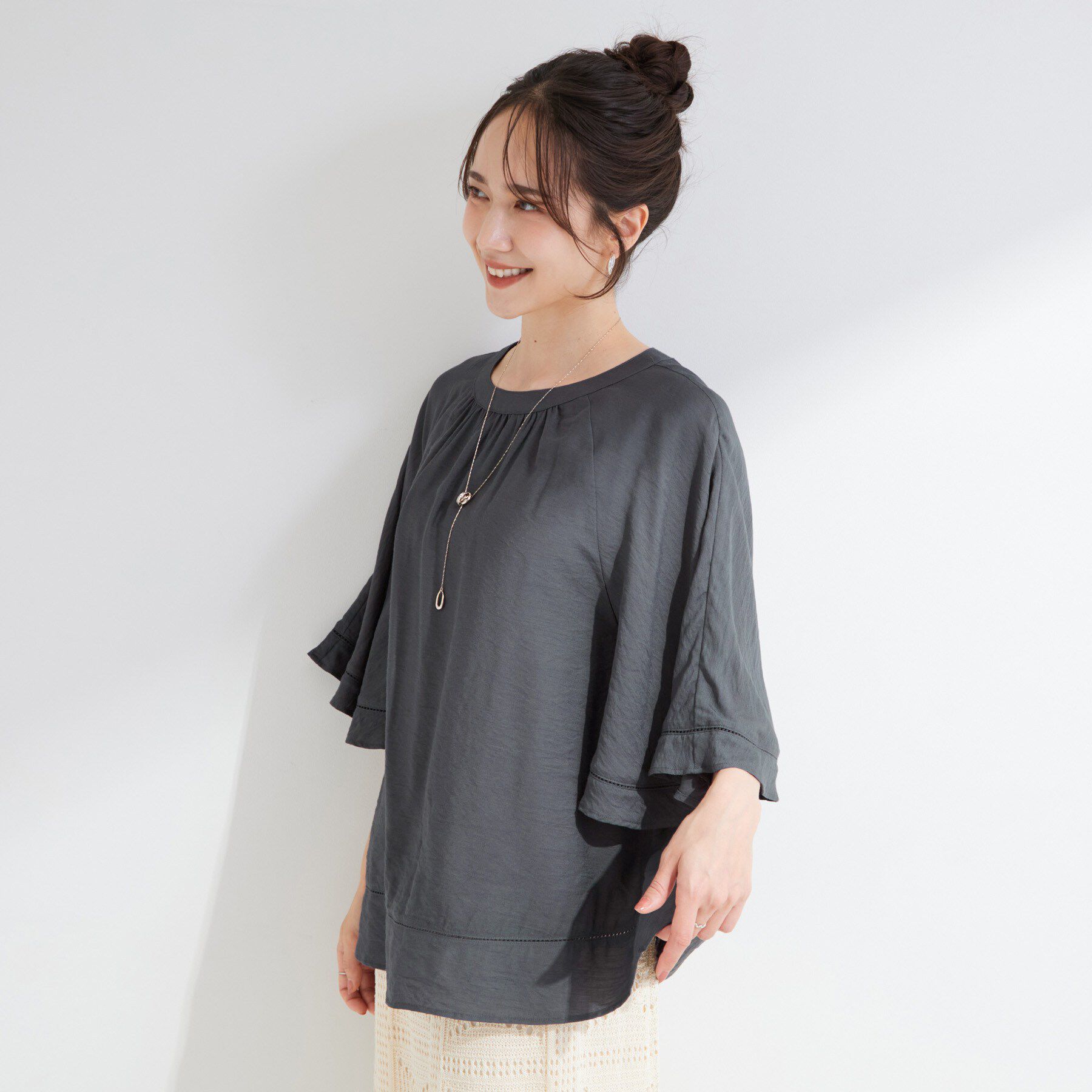 SHOO･LA･RUE「【ひんやり/S-LL/体型カバー】はしごレースが涼し気な スラブポンチョ風ブラウス」|シャツ・ブラウス|