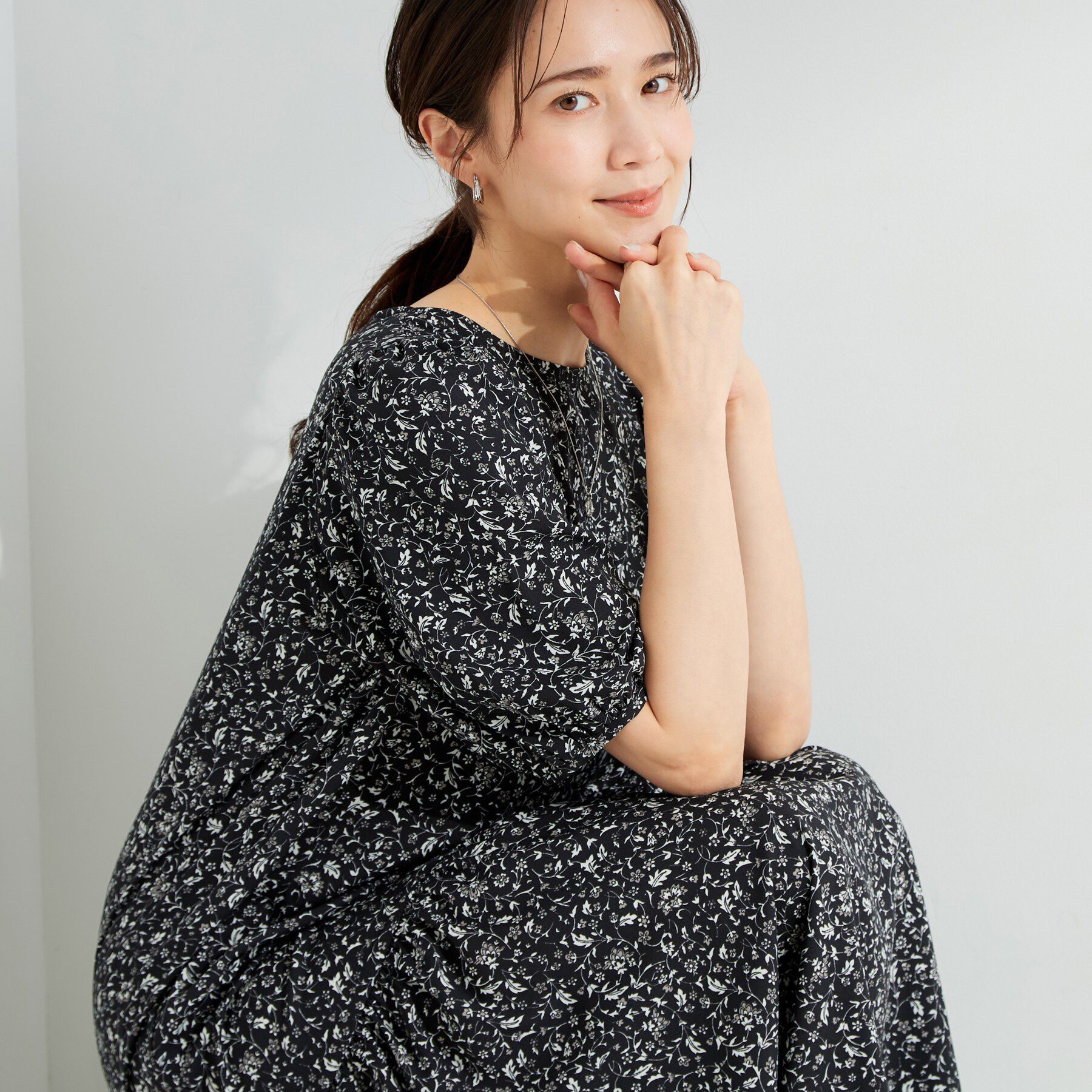 SHOO･LA･RUE「花柄ティアードワンピース」|ワンピース|ブラック(719)