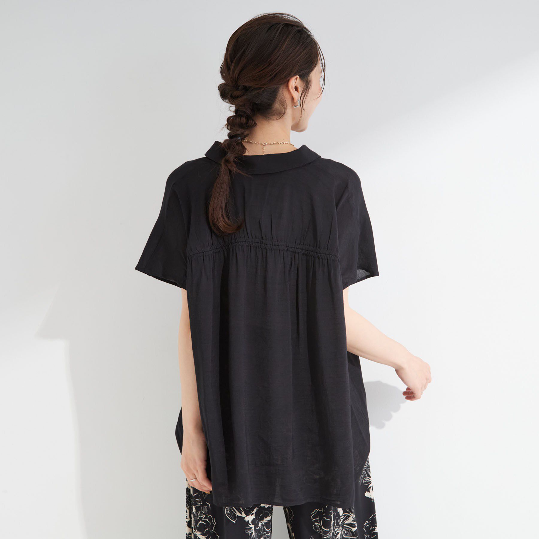 SHOO･LA･RUE「【ひんやり/UV】ほんのりシアーで上品な バックギャザーブラウス」|シャツ・ブラウス|