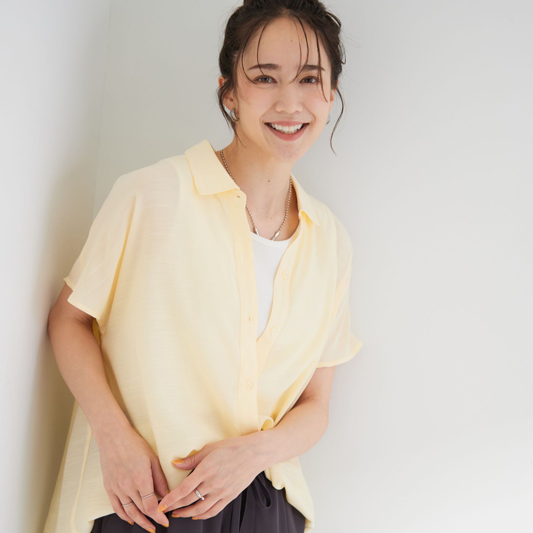SHOO･LA･RUE「【ひんやり/UV】ほんのりシアーで上品な バックギャザーブラウス」|シャツ・ブラウス|イエロー(031)