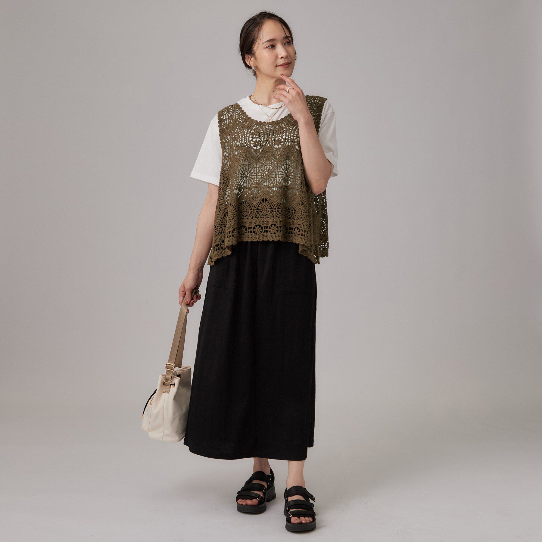 SHOO･LA･RUE「【2点セット/体型カバー】瞬間レイヤードコーデが完成 クロシェ編みベスト+ロゴT」|Tシャツ・カットソー|