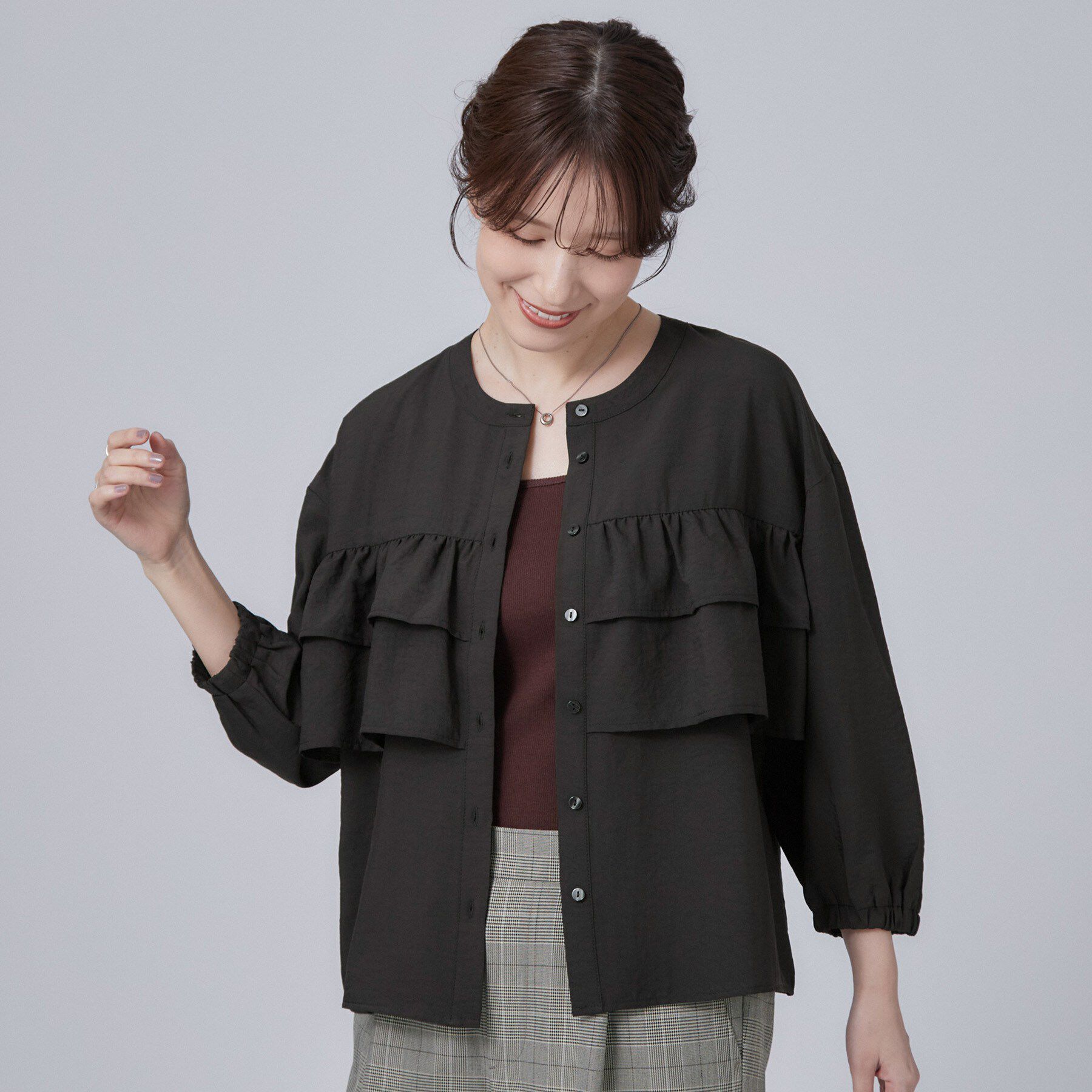 SHOO･LA･RUE「【S-LL/洗濯機可】1枚で華やか フロントティアードブラウス」|シャツ・ブラウス|