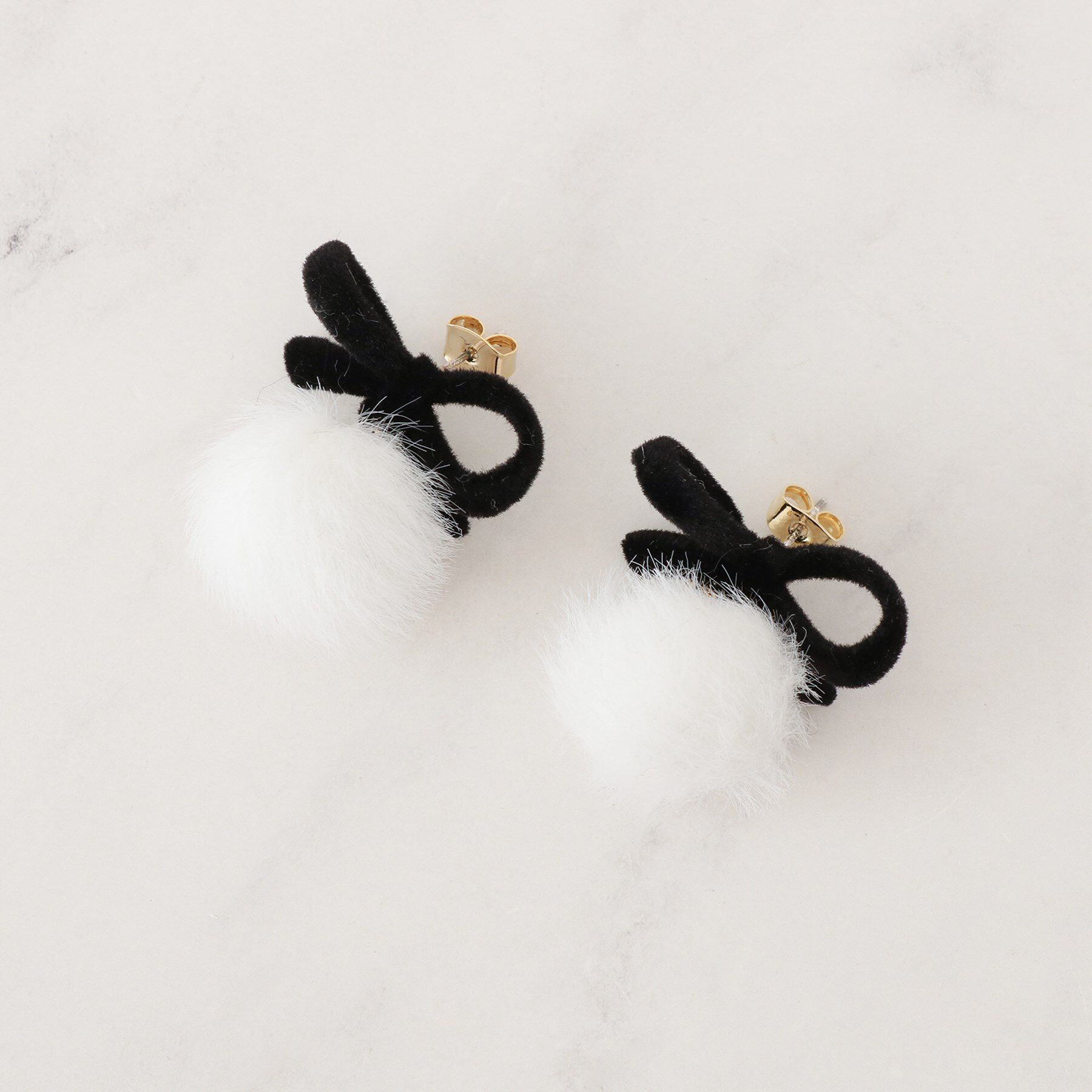 Couture broach「ベロアリボンフェイクファーピアス」|ピアス|