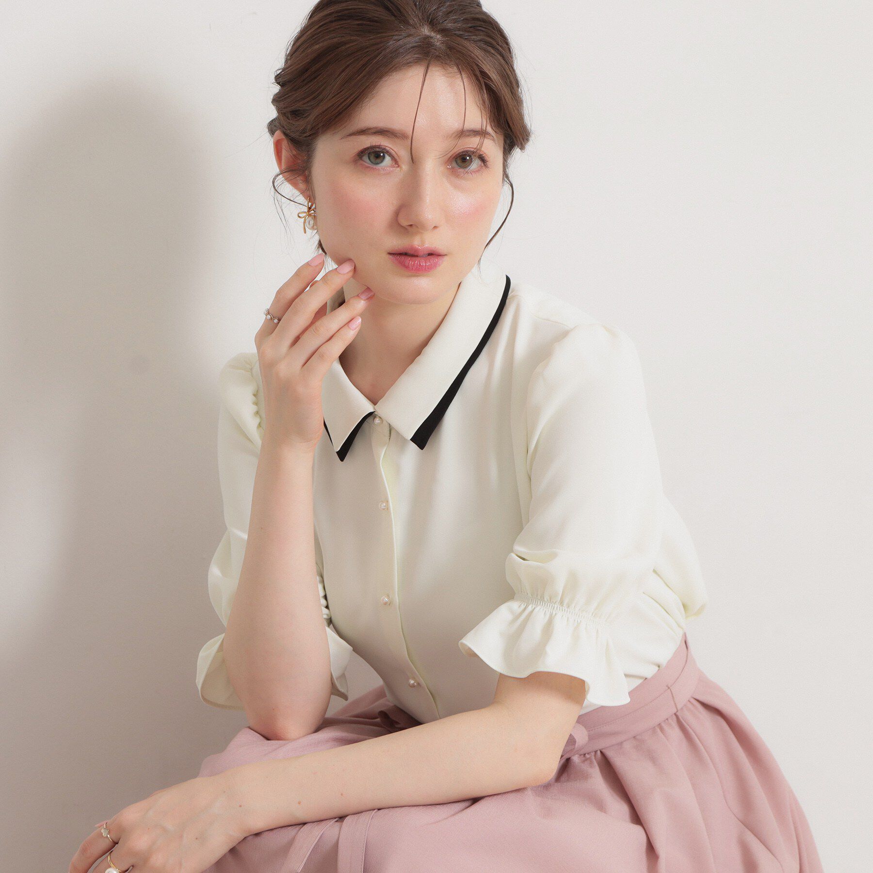 Couture broach「【通勤・洗える】配色ダブルカラー ブラウス」|シャツ・ブラウス|オフホワイト(013