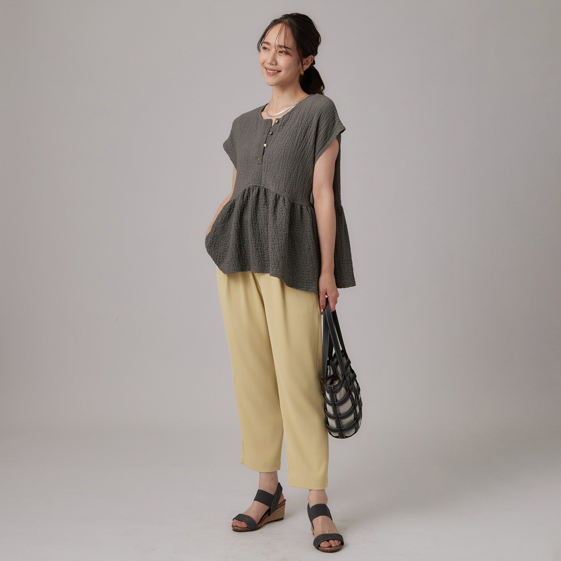 SHOO･LA･RUE「【S-LL/洗濯機可】サイドリボン付き ポコポコペプラムトップス」|Tシャツ・カットソー|
