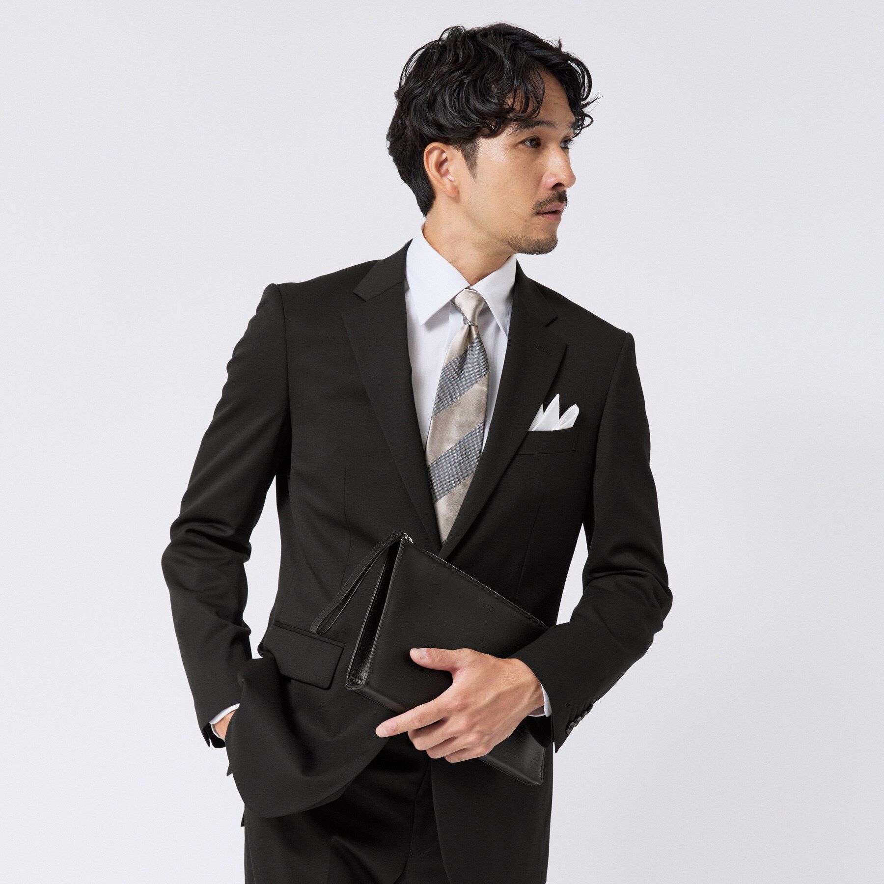 TAKEO KIKUCHI「【冠婚葬祭】Super140&rsquo;s 無地ブラックスーツ／スリーピース対応」|スーツ|
