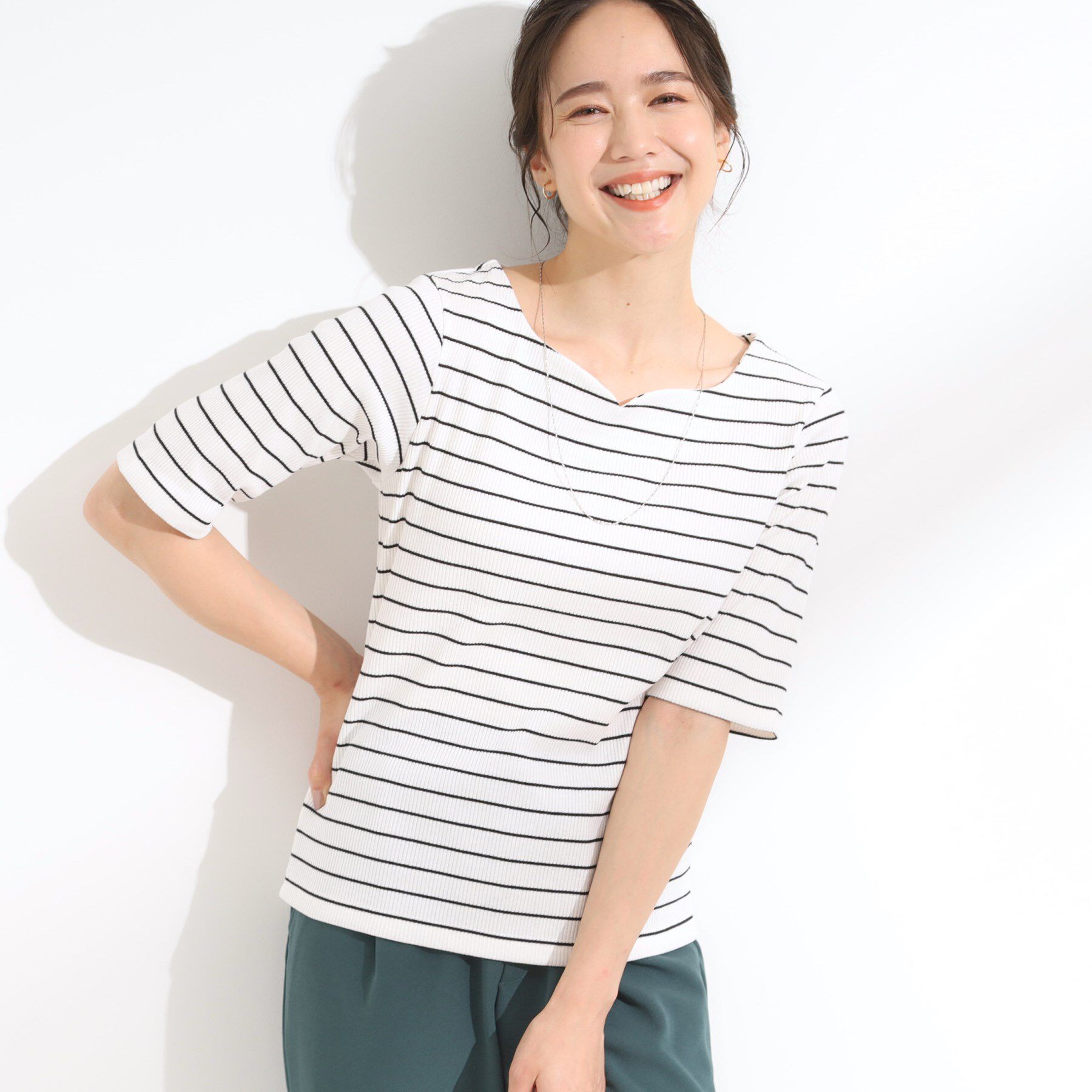 SHOO･LA･RUE「【S-LL】女性らしさ漂うハートネック テレコ5分袖トップス」|Tシャツ・カットソー|オフホワイト(303