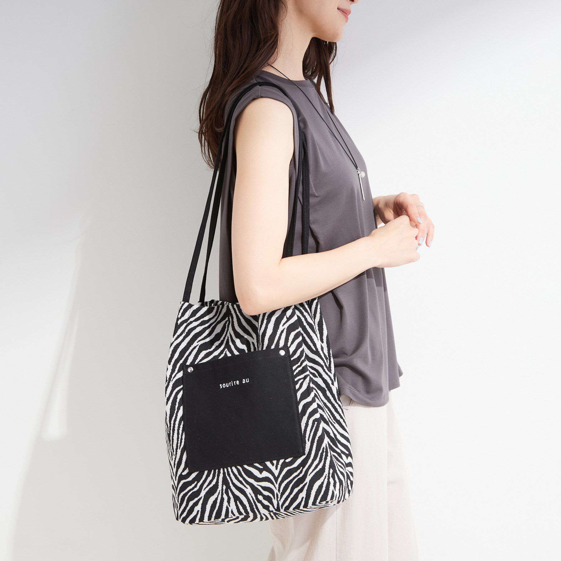 SHOO･LA･RUE「【A4サイズ/柄が選べる】肩掛けしやすい キャンバストートバッグ」|トートバッグ|
