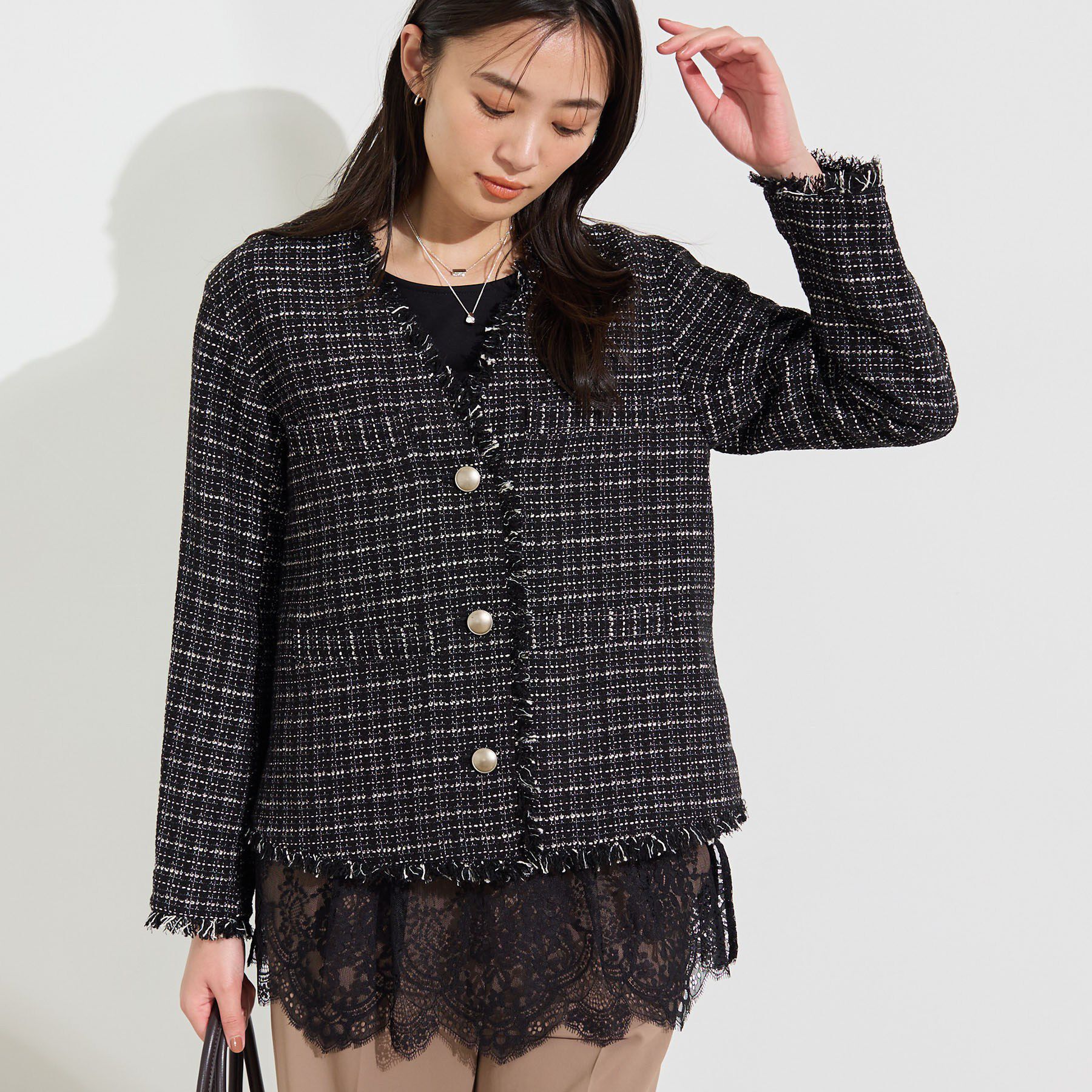 INDIVI「【華やか／着回し力◎】上品ツイードVネックジャケット」|ノーカラージャケット|ブラック(419)