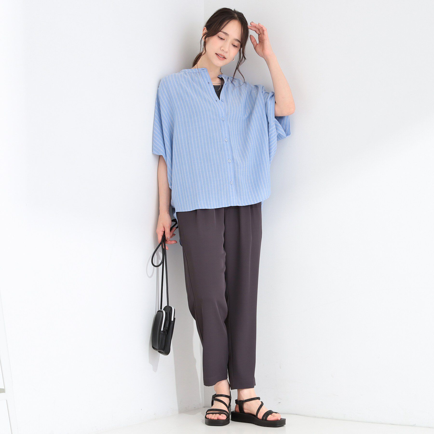 SHOO･LA･RUE「【洗濯機可/体型カバー】二の腕隠れる ゆるっとドルマンバンドカラーシャツ」|シャツ・ブラウス|