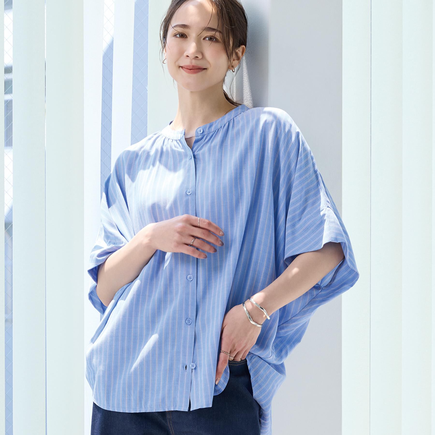 SHOO･LA･RUE「【洗濯機可/体型カバー】二の腕隠れる ゆるっとドルマンバンドカラーシャツ」|シャツ・ブラウス|