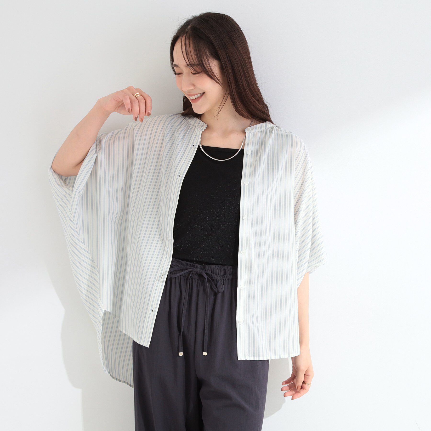 SHOO･LA･RUE「【洗濯機可/体型カバー】二の腕隠れる ゆるっとドルマンバンドカラーシャツ」|シャツ・ブラウス|