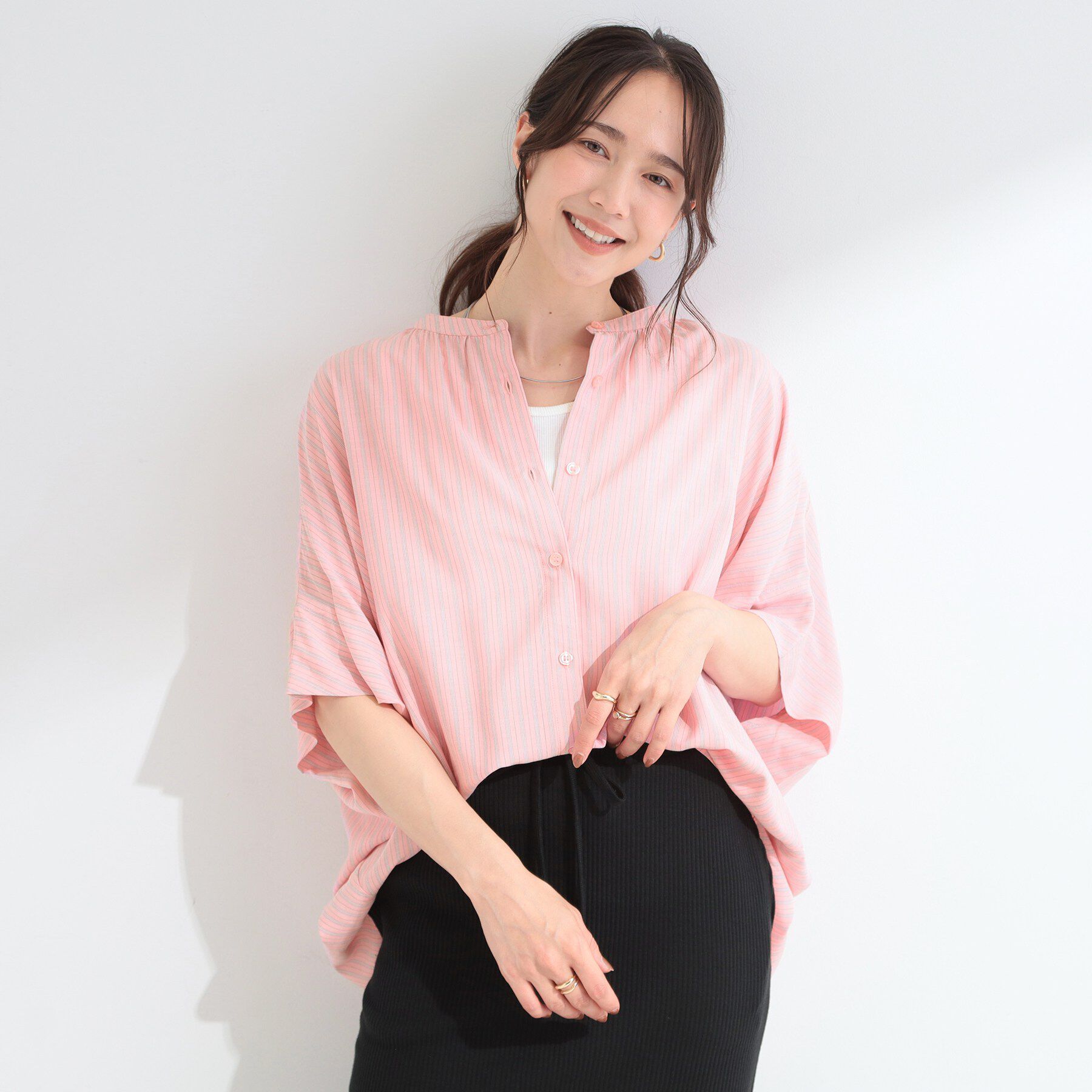 SHOO･LA･RUE「【洗濯機可/体型カバー】二の腕隠れる ゆるっとドルマンバンドカラーシャツ」|シャツ・ブラウス|
