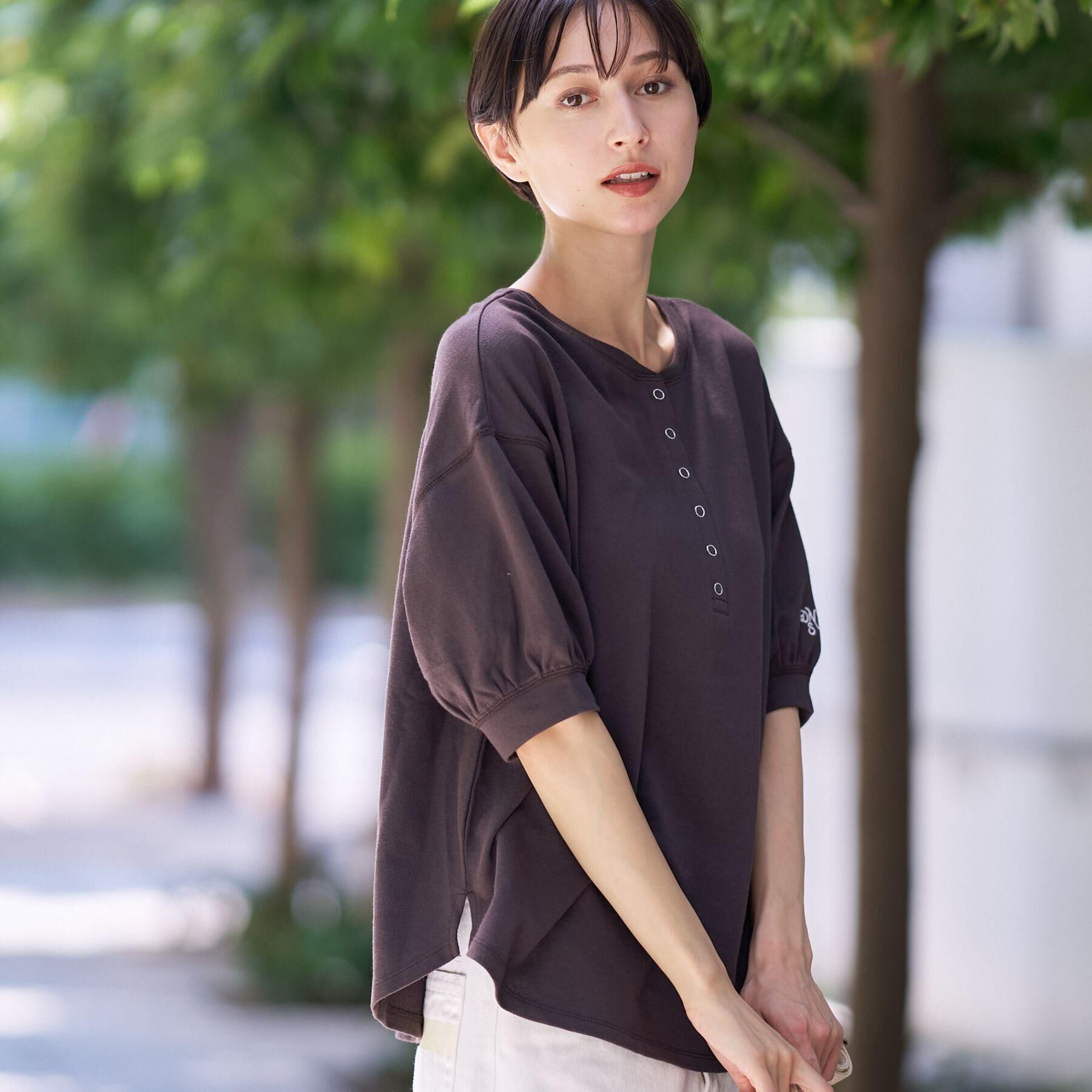 Dessin「【360度可愛い/前後2WAY/洗える】ライトコットンヘンリーカットソー」|Tシャツ・カットソー|ブラウン(044)