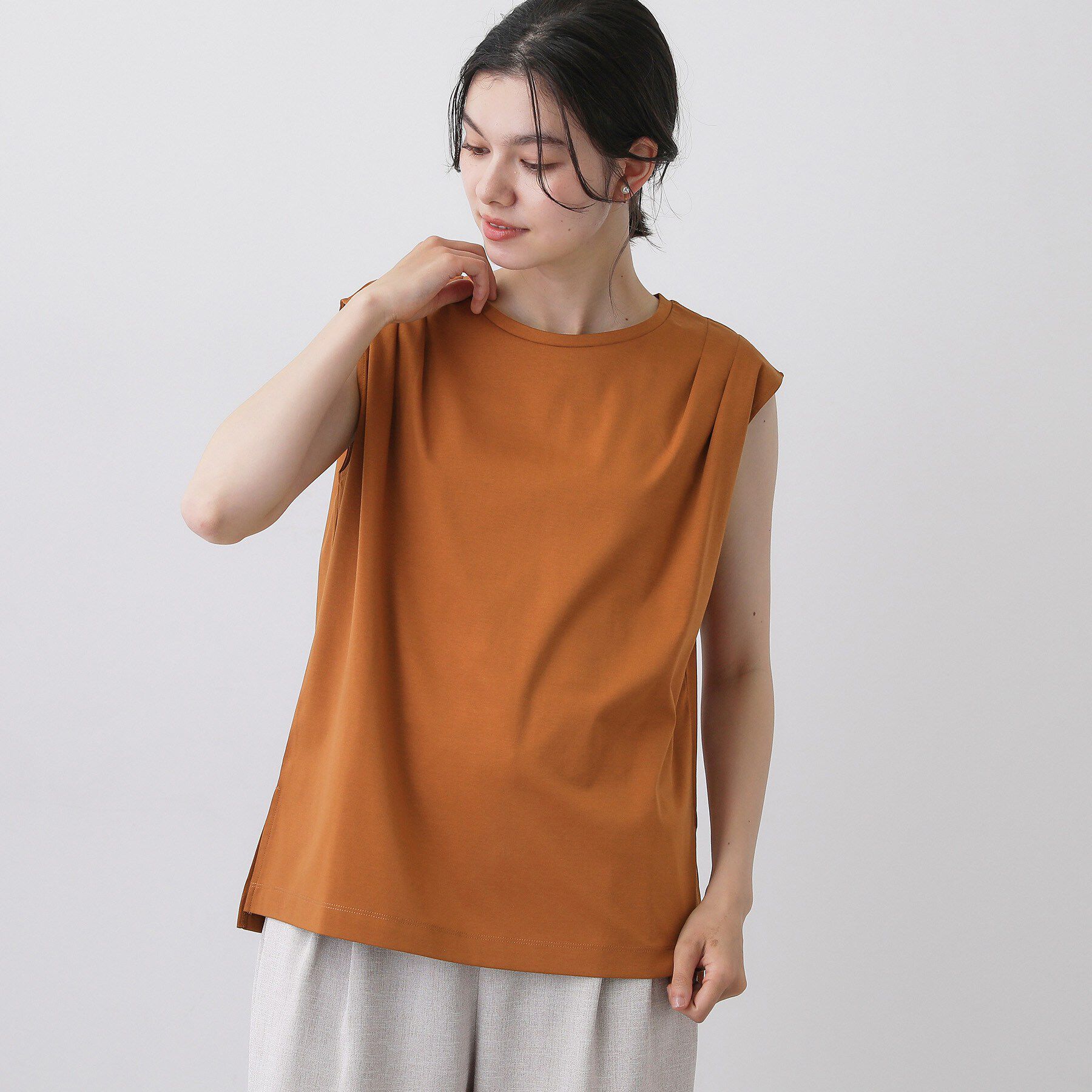 Dessin「【接触冷感/UVカット】美光沢ノースリーブカットソー」|Tシャツ・カットソー|キャメルブラウン(0