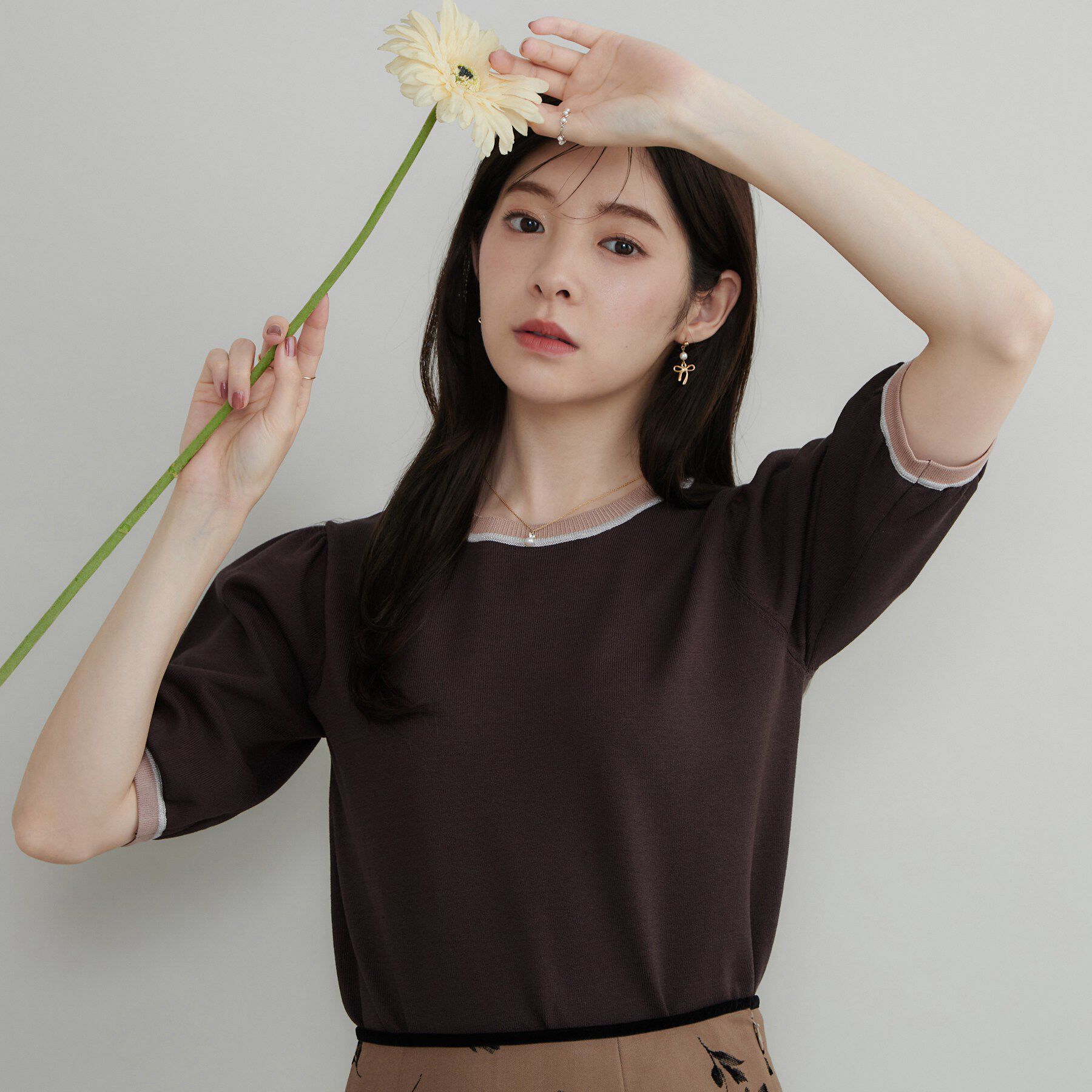 Couture broach「【きちんと見えて華やか・アンサンブル可】ラメ配色ニット」|ニット・セーター|ブラウン(543)