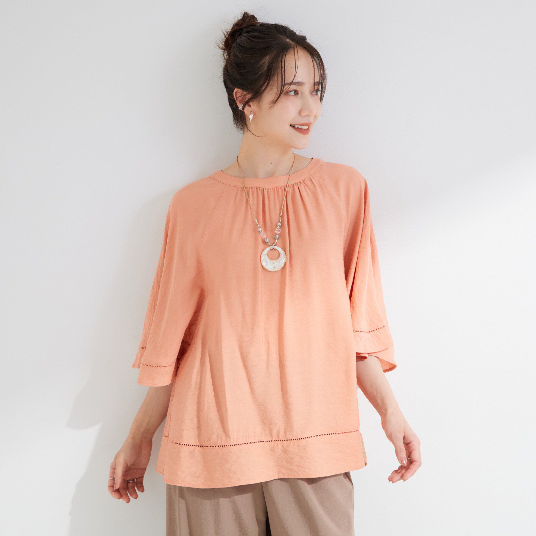 SHOO･LA･RUE「【S-LL/洗濯機可/体型カバー】はしごレースがポイント スラブポンチョ風ブラウス」|シャツ・ブラウス|