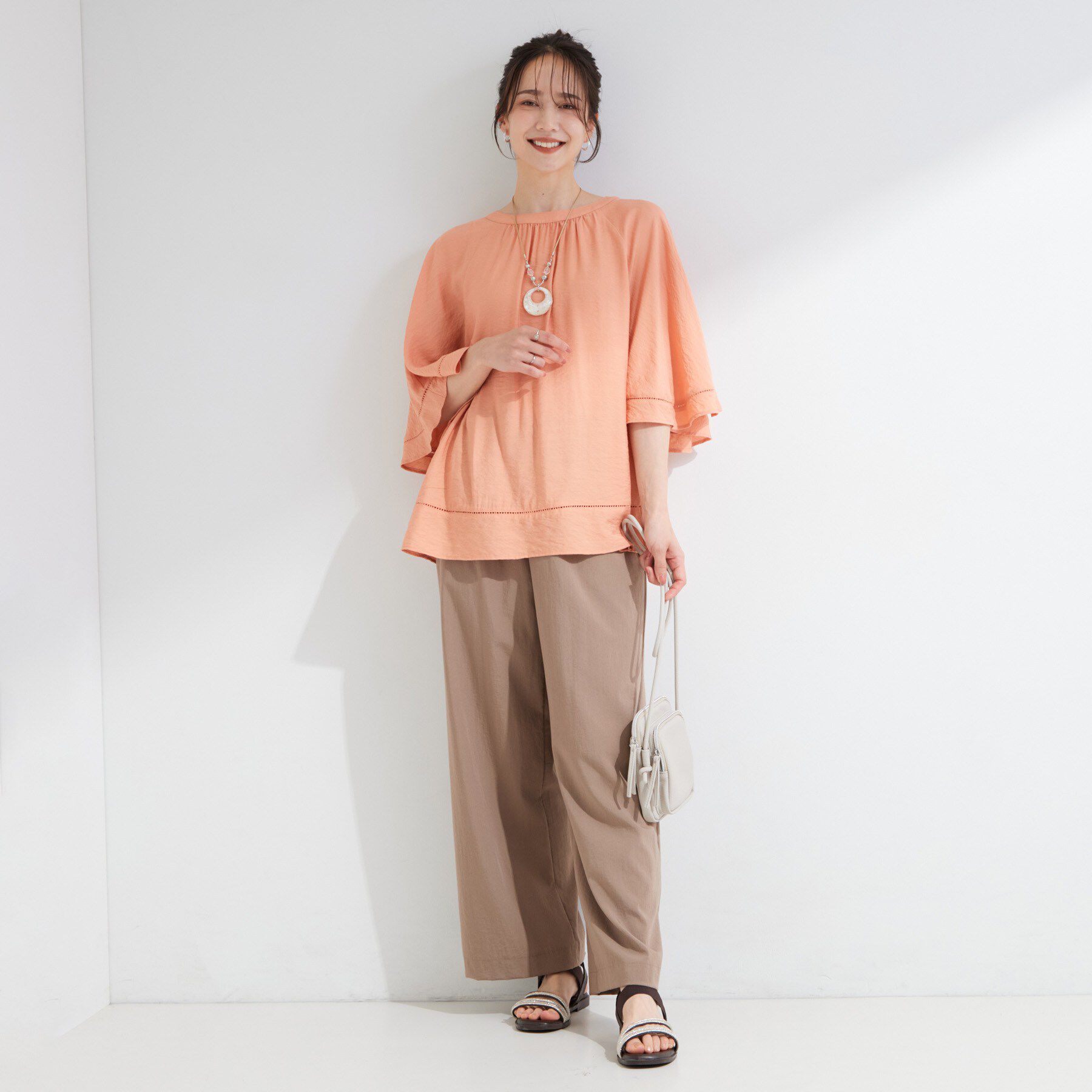 SHOO･LA･RUE「【S-LL/洗濯機可/体型カバー】はしごレースがポイント スラブポンチョ風ブラウス」|シャツ・ブラウス|