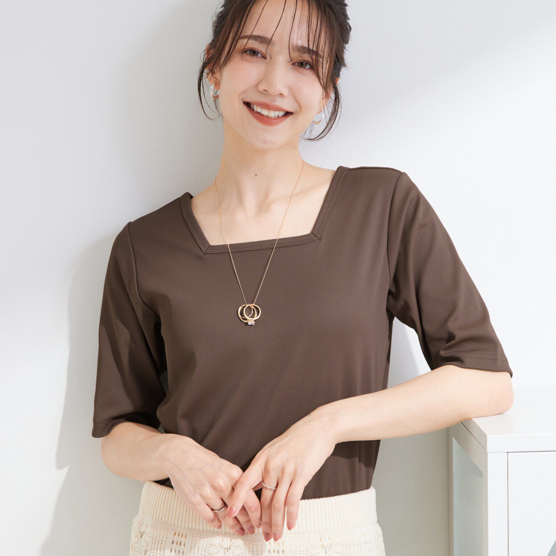 SHOO･LA･RUE「【前後2WAY/S-LL/洗濯機可】着回しやすい 5分袖テレコトップス」|Tシャツ・カットソー|ブラウン(044)