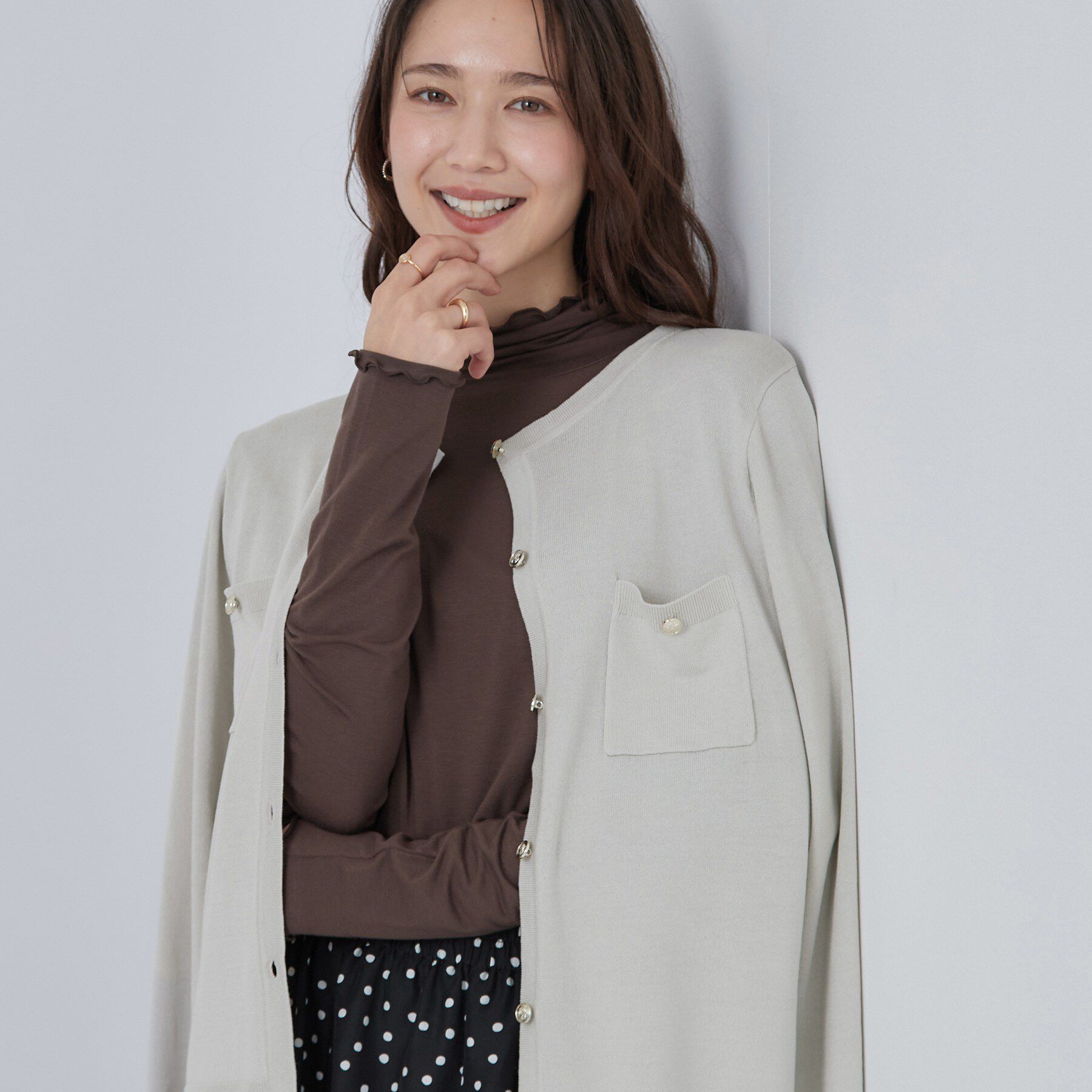 SHOO･LA･RUE「【洗濯機可/S-LL】金ボタンが上品に。さらさらタッチカーディガン」|カーディガン|ライトグレー(011