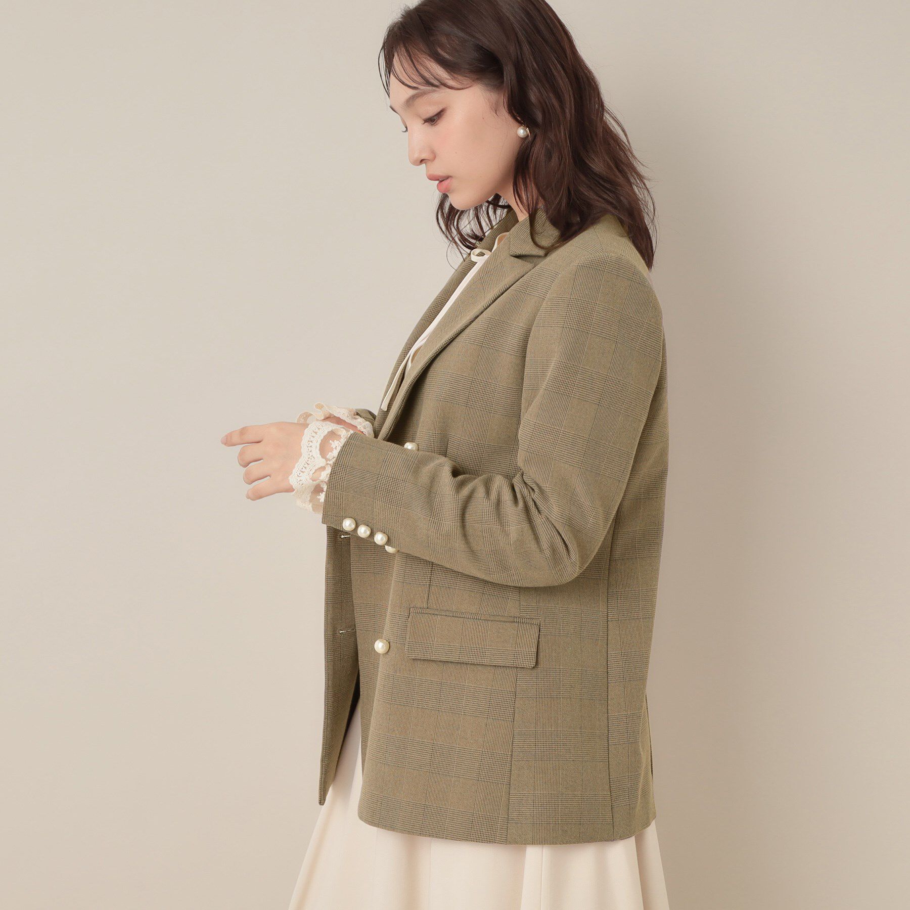 Couture broach「【高見え・きれいめ・通勤】レースカフス パール調釦テーラードジャケット」|テーラードジャケット|