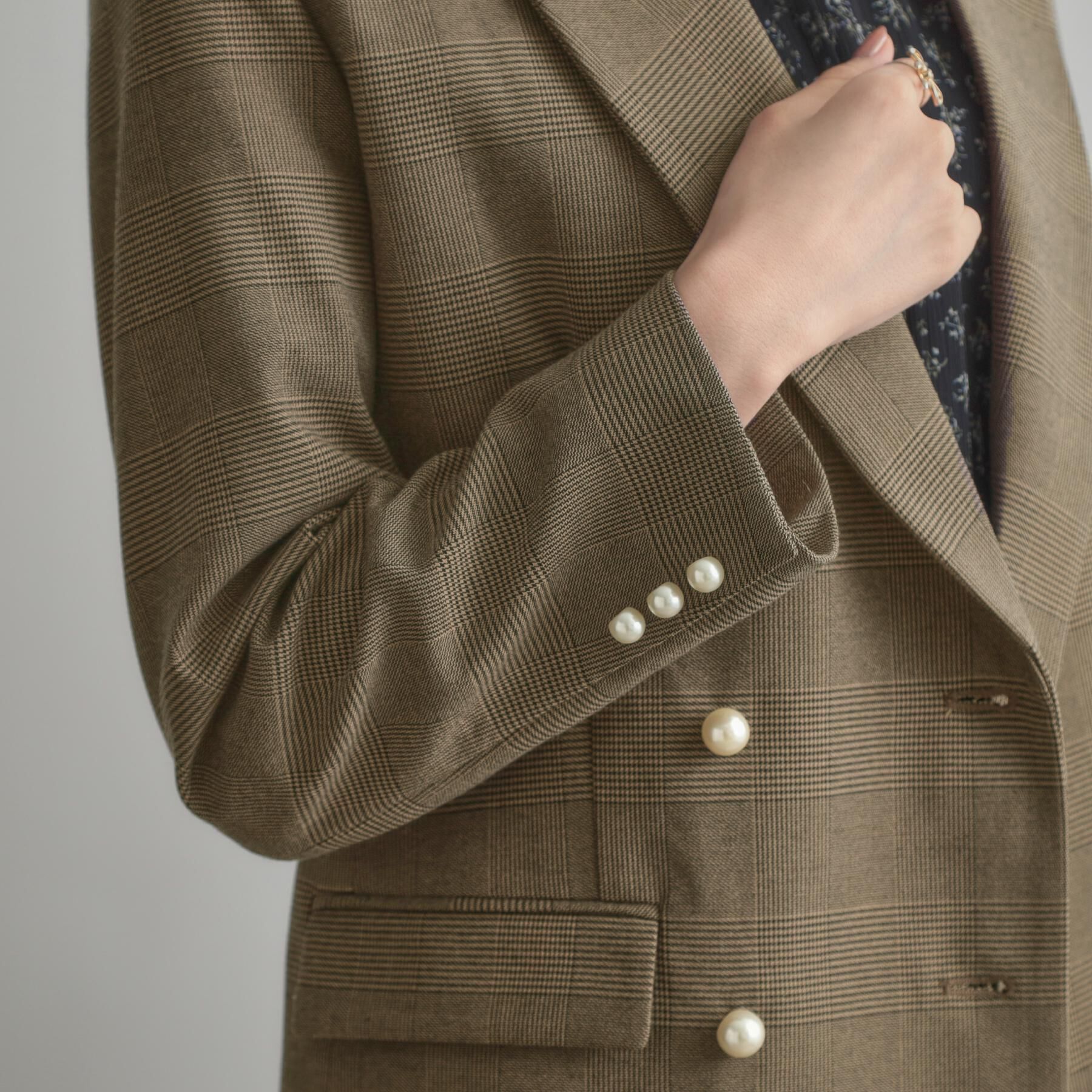 Couture broach「【高見え・きれいめ・通勤】レースカフス パール調釦テーラードジャケット」|テーラードジャケット|