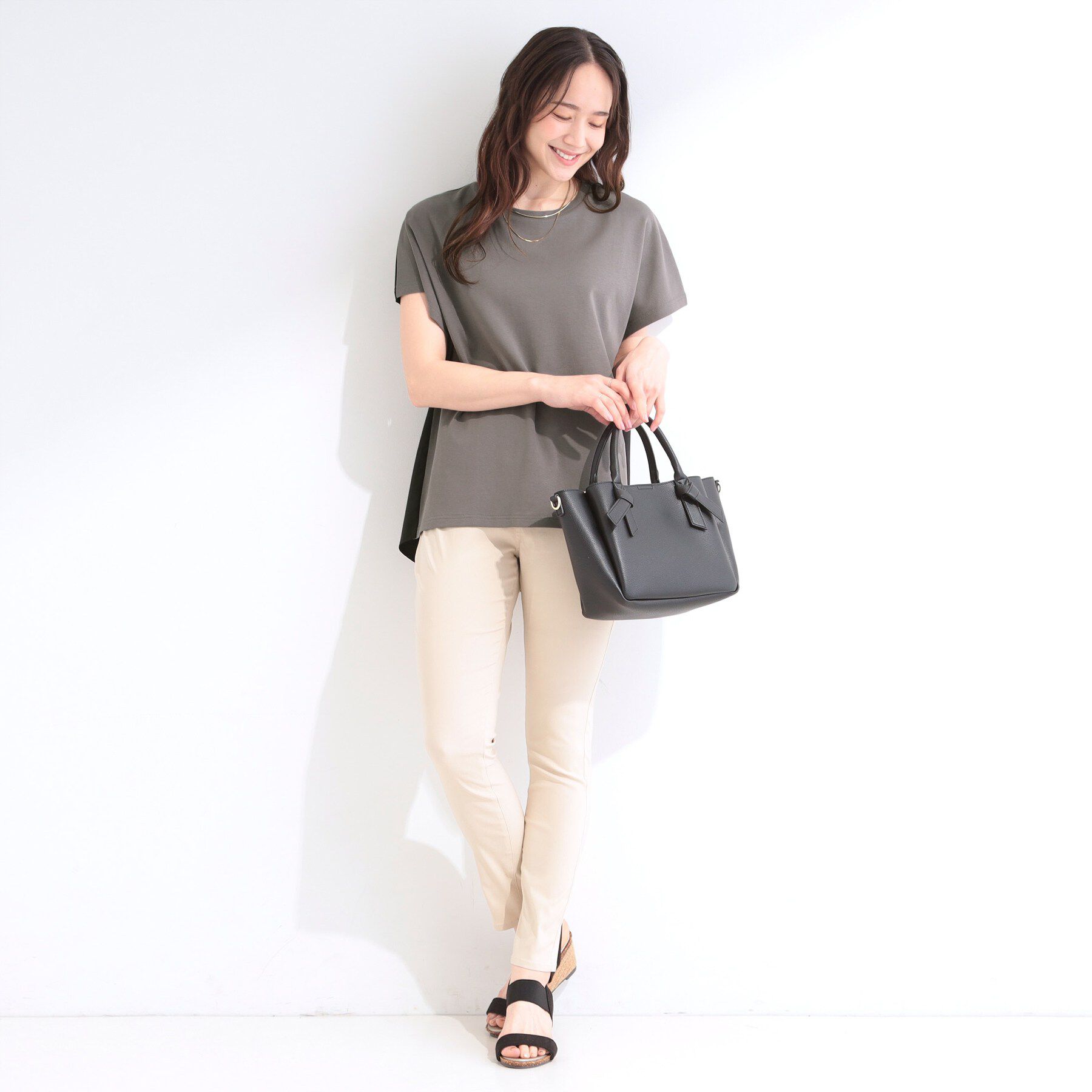 SHOO･LA･RUE「【体型カバー/S-LL】インせず着られる 前後素材切替Tシャツ」|Tシャツ・カットソー|