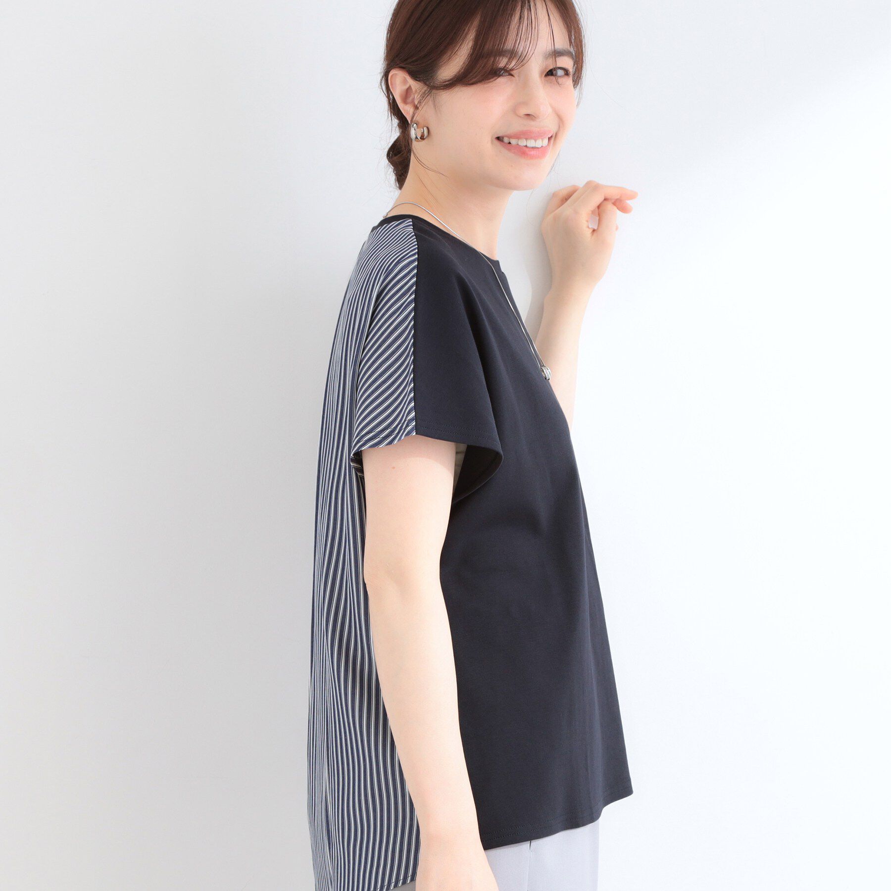 SHOO･LA･RUE「【体型カバー/S-LL】インせず着られる 前後素材切替Tシャツ」|Tシャツ・カットソー|ネイビー(394)