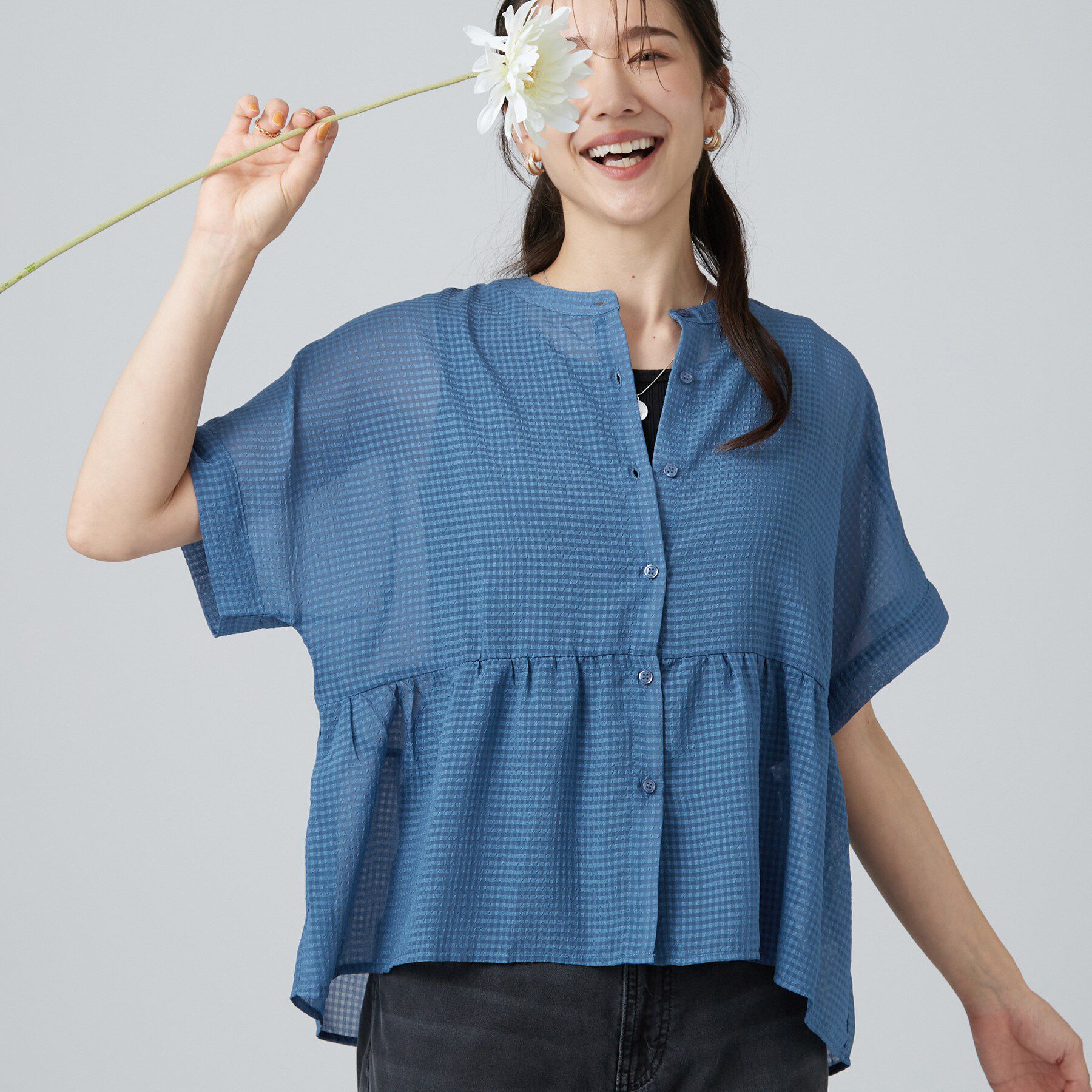 SHOO･LA･RUE「【体型カバー/洗濯機可】二の腕とお腹周りが隠せる シアーペプラムブラウス」|シャツ・ブラウス|ブルーグリーン(09