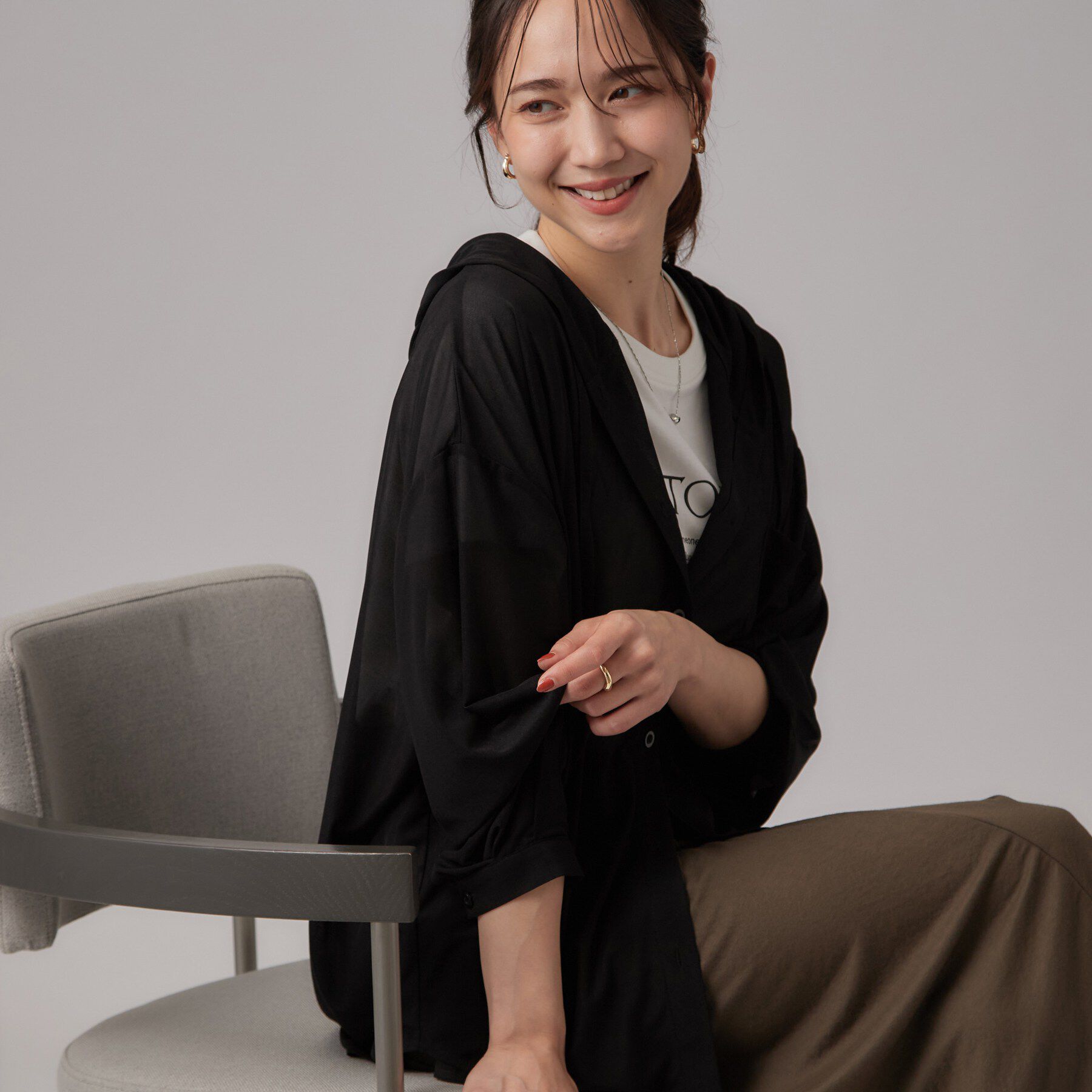 SHOO･LA･RUE「【洗濯機可/体型カバー】程よい透け感の ゆるシア―シャツパーカ」|パーカー|ブラック(019)