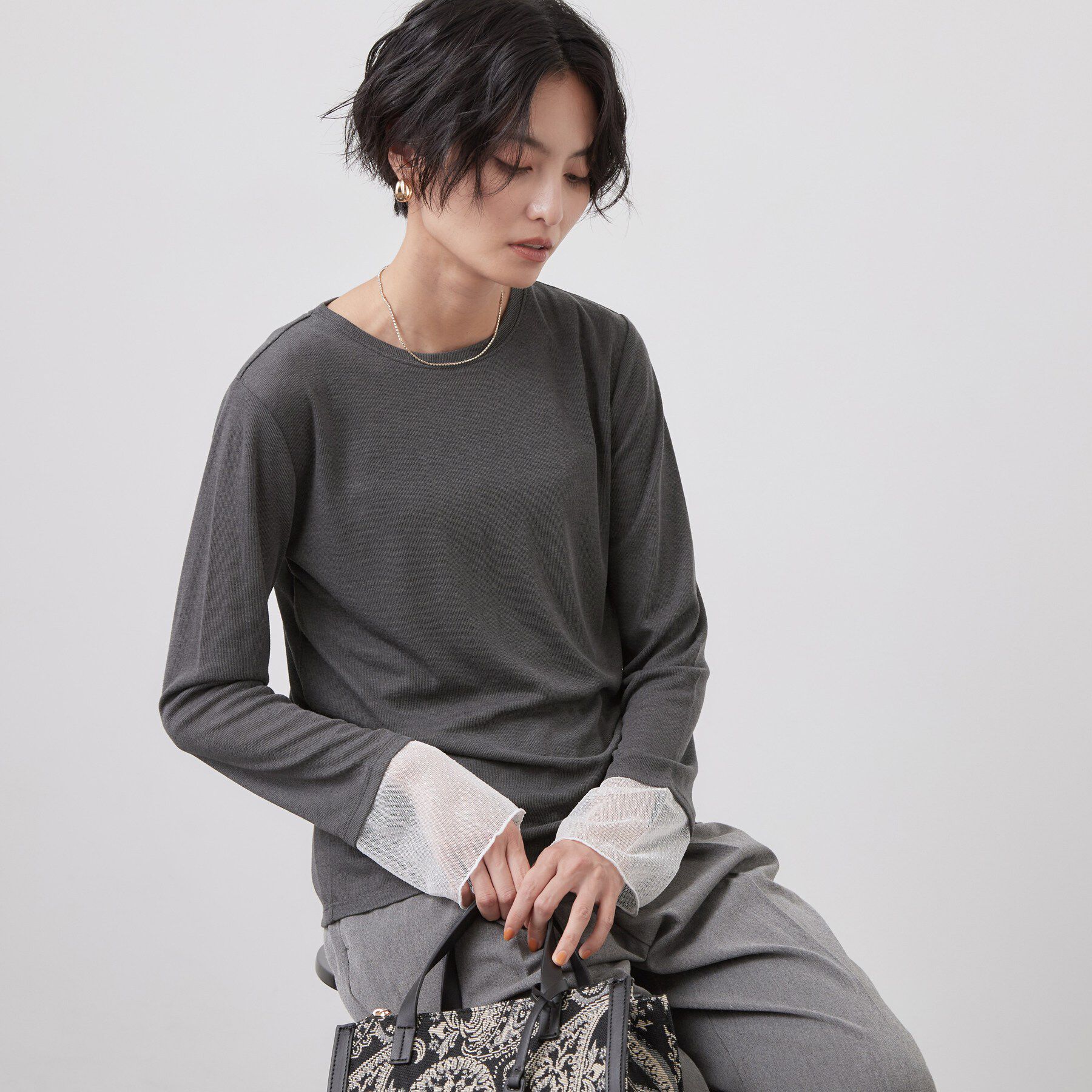 OPAQUE.CLIP「袖口レース＆ドットチュールドッキングトップス【洗濯機OK】」|Tシャツ・カットソー|チャコールグレー(1
