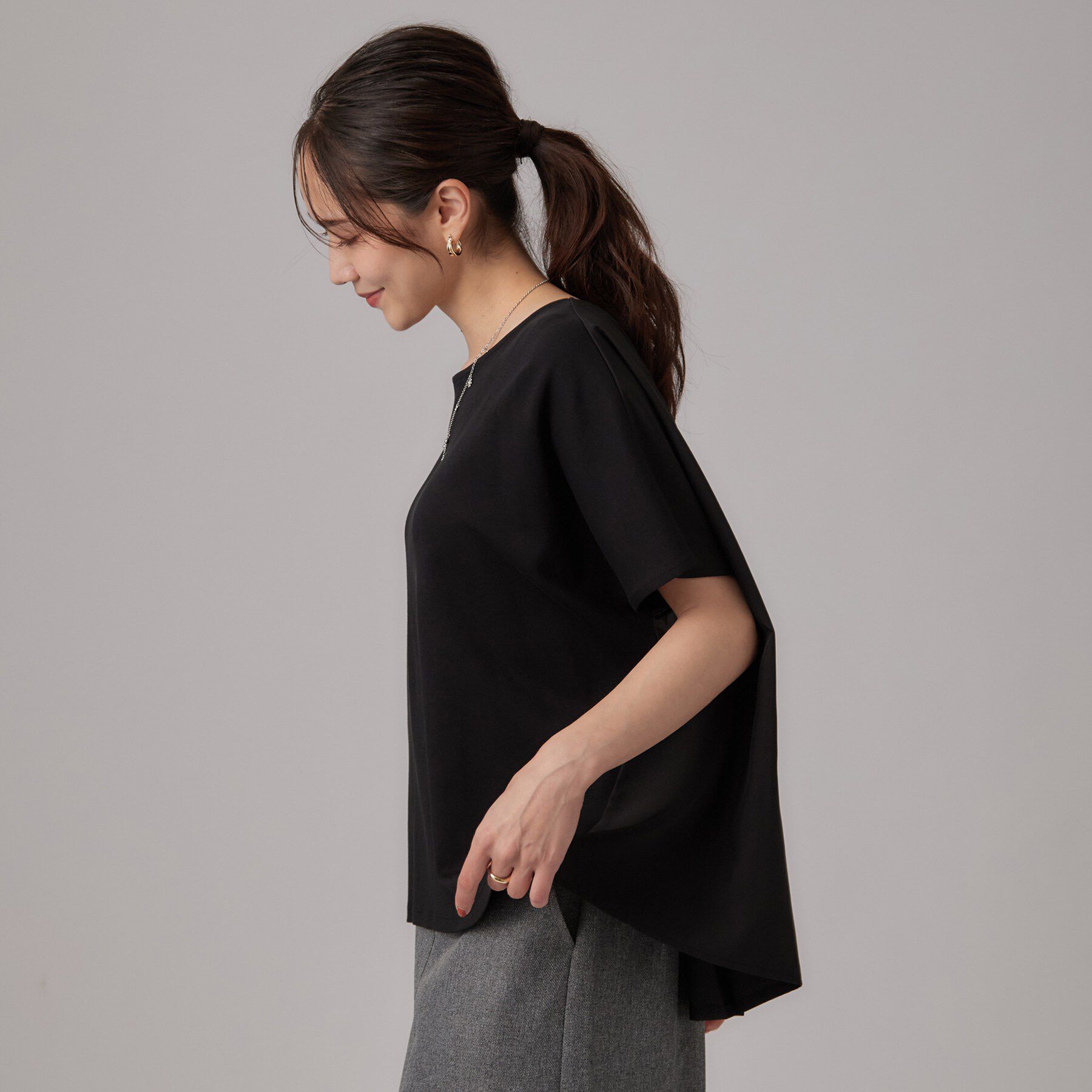 SHOO･LA･RUE「【体型カバー/S-LL】後ろ姿も映える 異素材ドッキングトップス」|Tシャツ・カットソー|