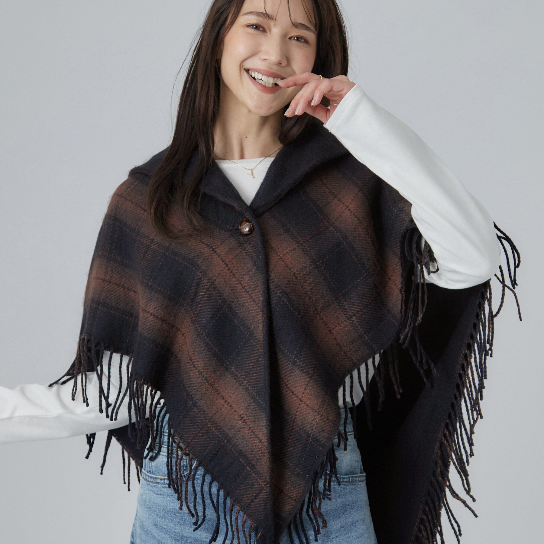 SHOO･LA･RUE「【リバーシブル】チェック&times;無地ケープ」|ストール|ネイビー(394)