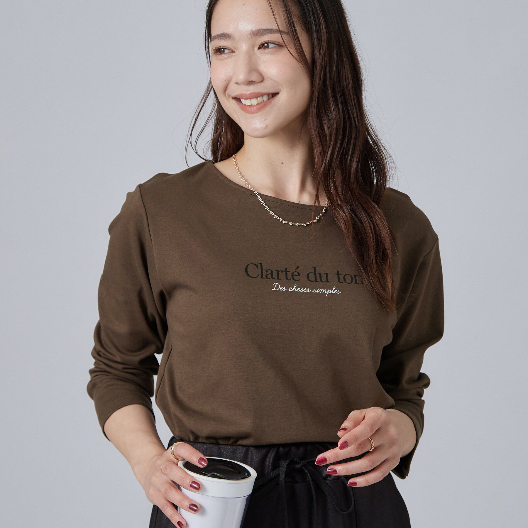 SHOO･LA･RUE「【UV/S-LL/洗濯機可】大人上品 ロゴプリントロンT」|Tシャツ・カットソー|ブラウン(143)