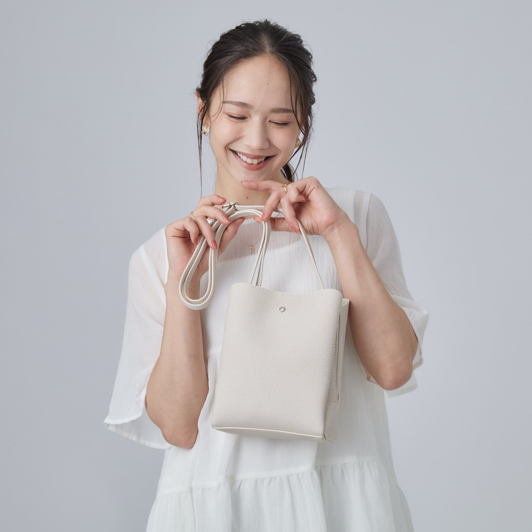 SHOO･LA･RUE「ふわっと軽い三層ショルダーバッグ」|ショルダー・メッセンジャー|ライトベージュ(05