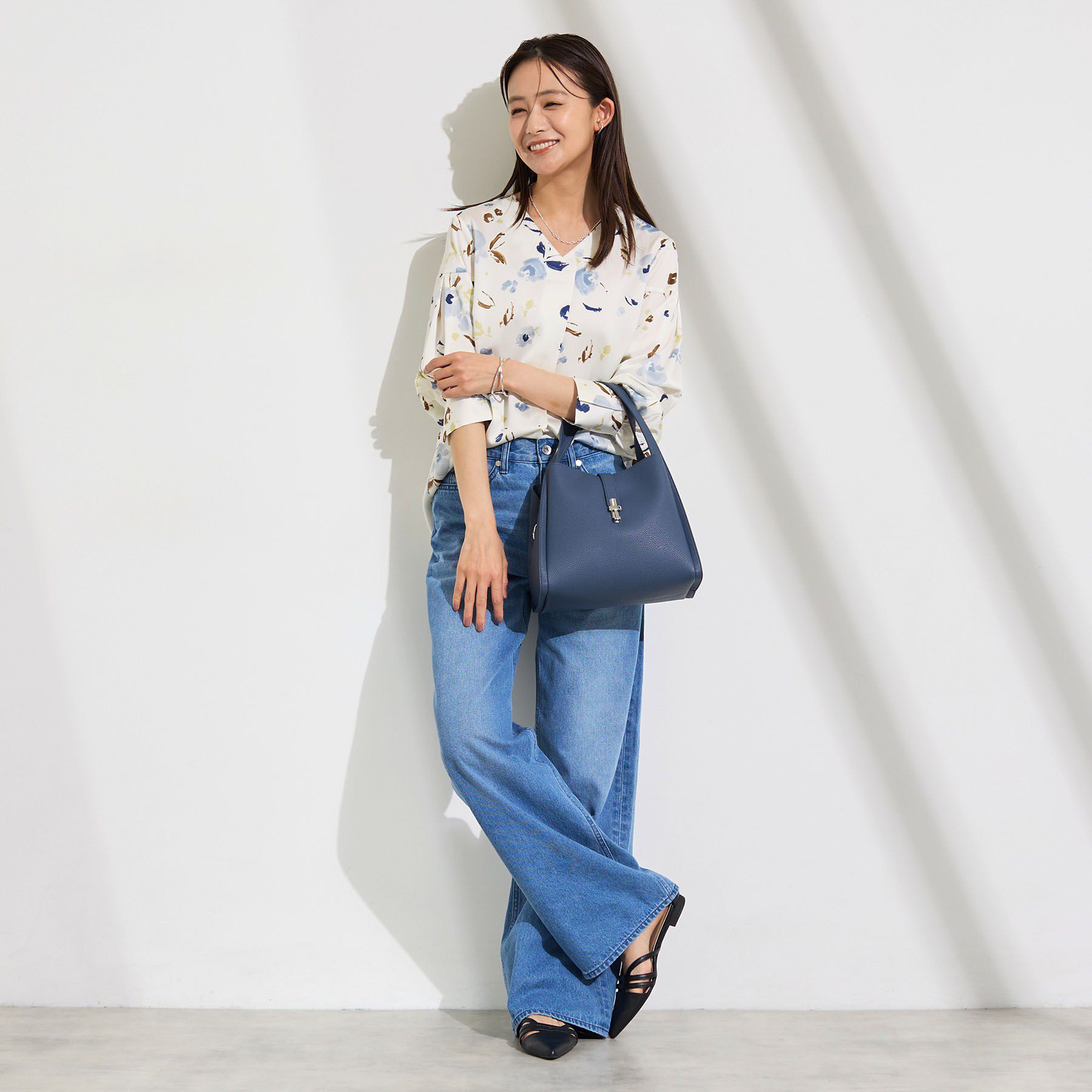 INDIVI「【合皮／ショルダー付】メタルデザイン ミドルバッグ」|トートバッグ|